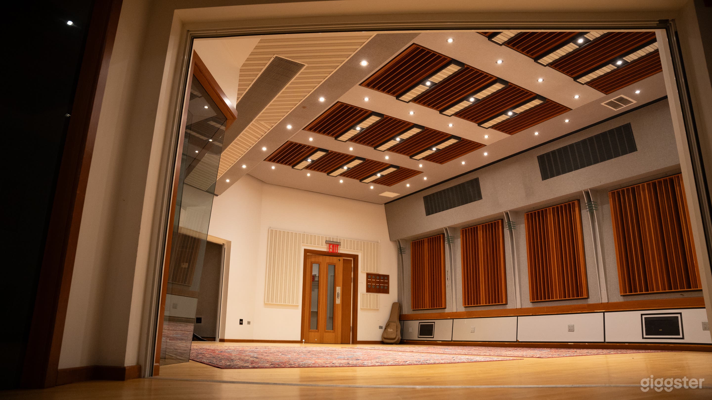 Iconic Spacious Studio - Music | Video | Film Photo 3