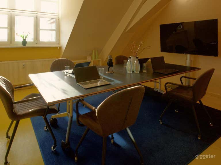  Sala Hedy - Espacio Privado para Reuniones de Equipo y Colaboraciones 