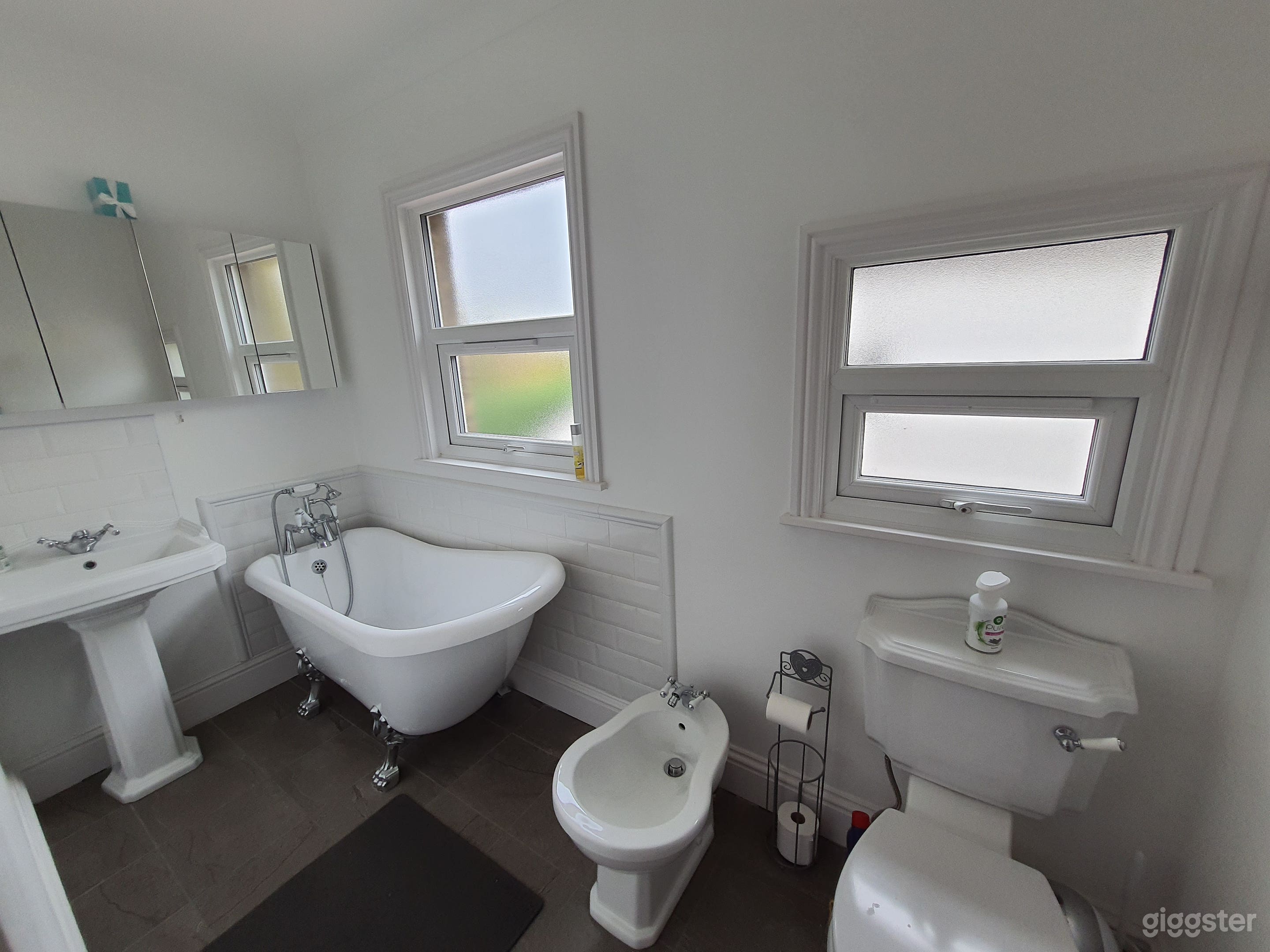 Unique House in Bedford Photo 4