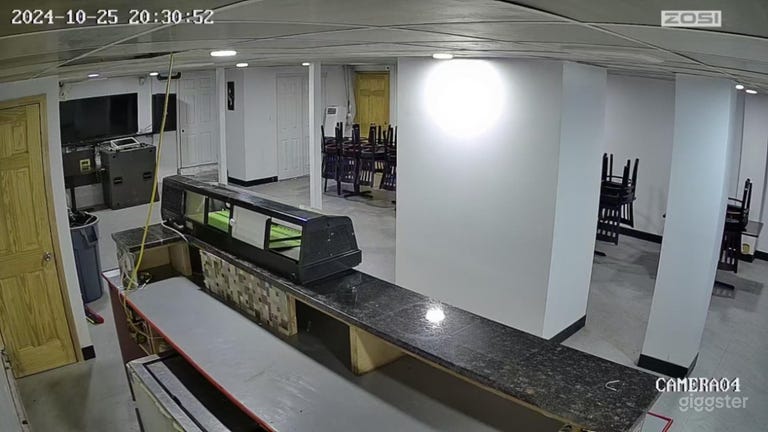  24H Renovated Restaurant basement 