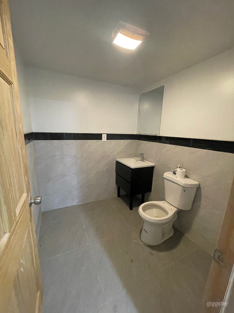  24H Renovated Restaurant basement 