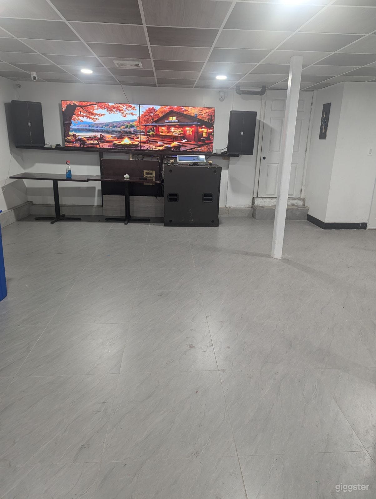 24H Renovated Restaurant basement Photo 1