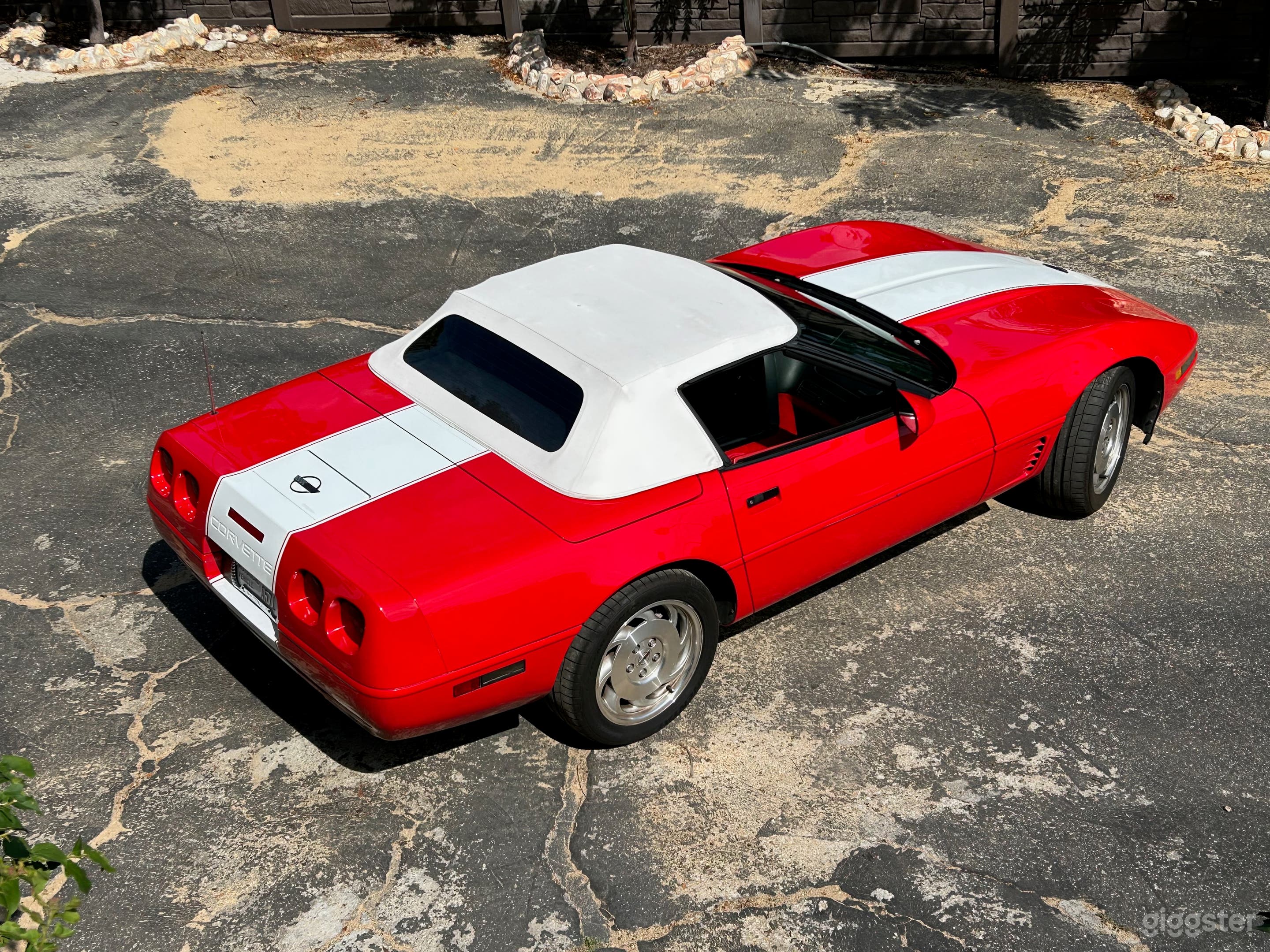 Red and white Corvette convertible sports car 1995 Photo 4