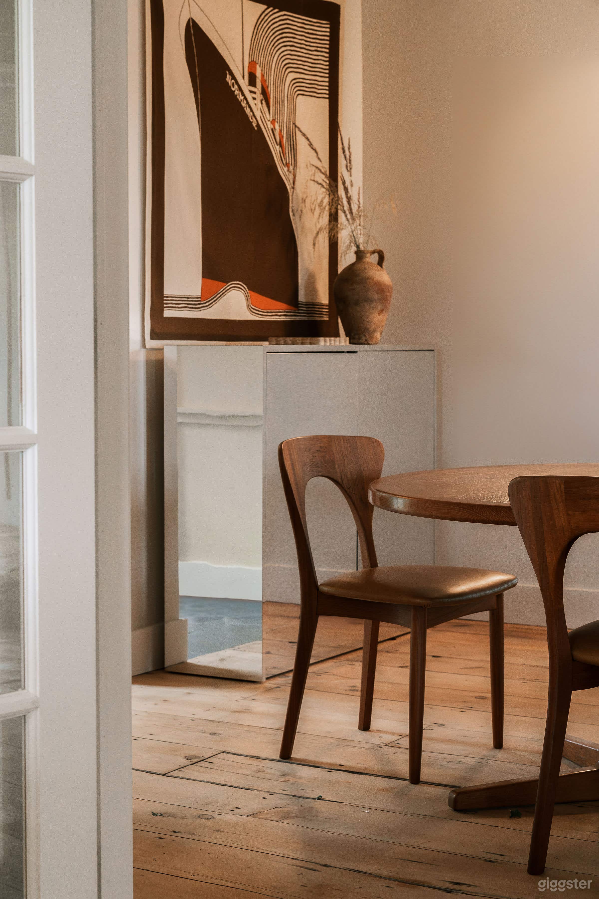 Stunning Farmhouse w/ 1860 Barn and Rolling hills Photo 2