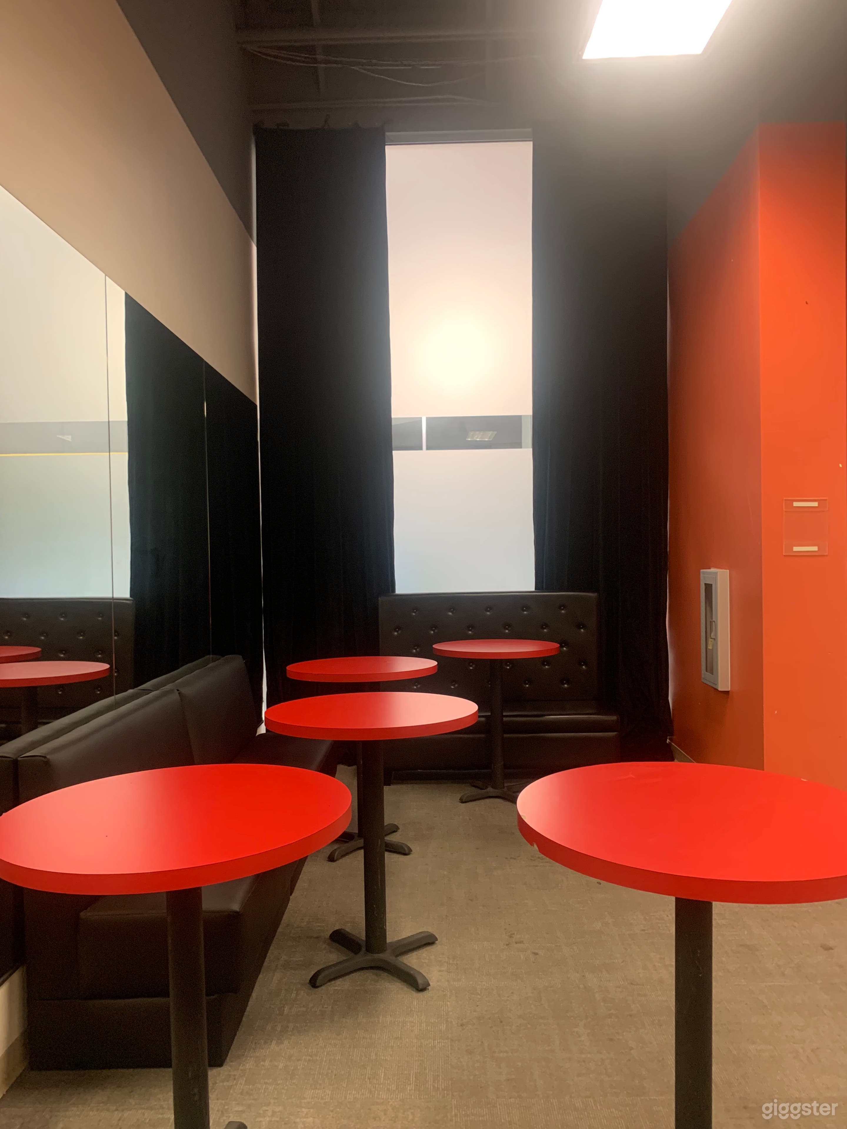 Spacious Multi-purpose Creative Space! Photo 3