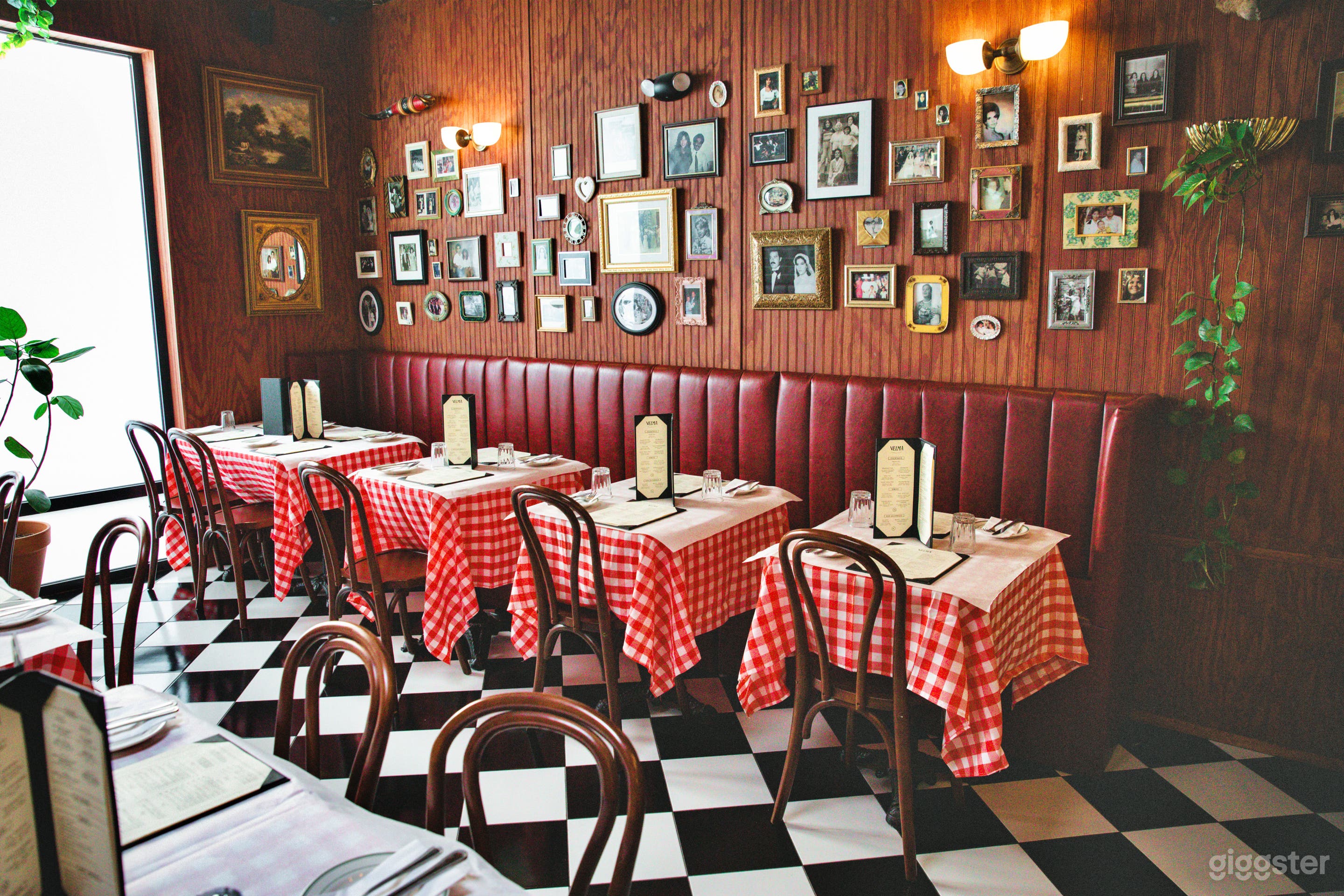 Italian American Vintage ambiance (Buyout) Photo 1