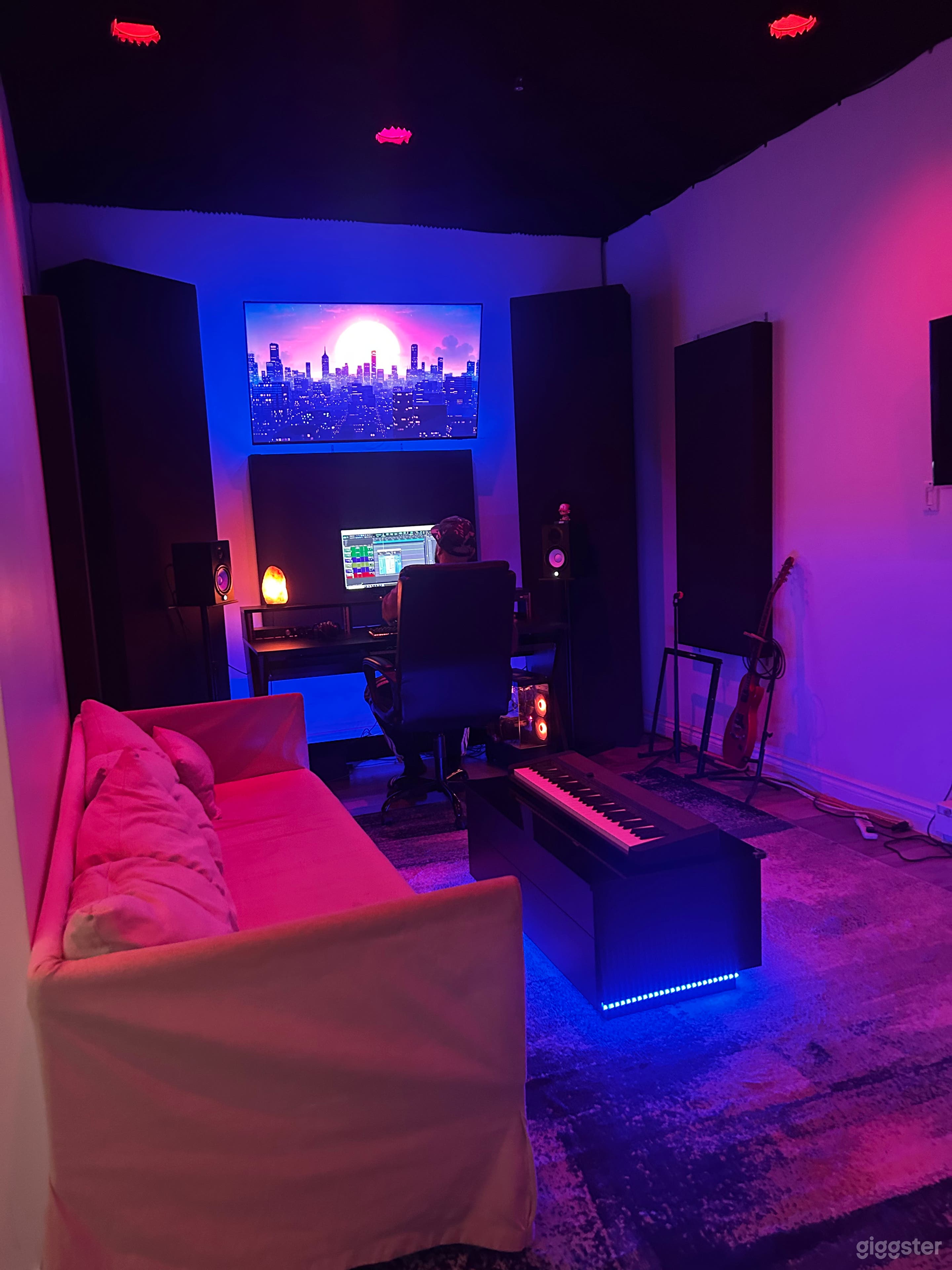 Music production studio Photo 4