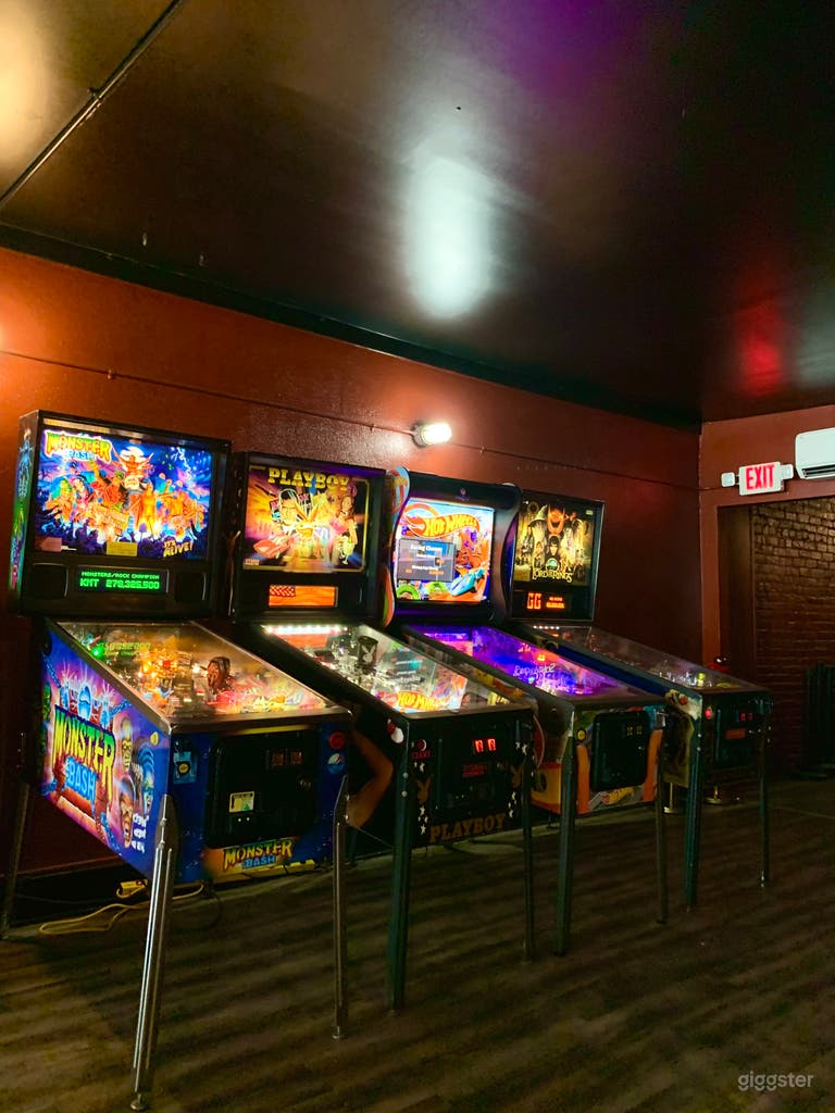  Upstairs Lounge with Pool Table and Pinball 
