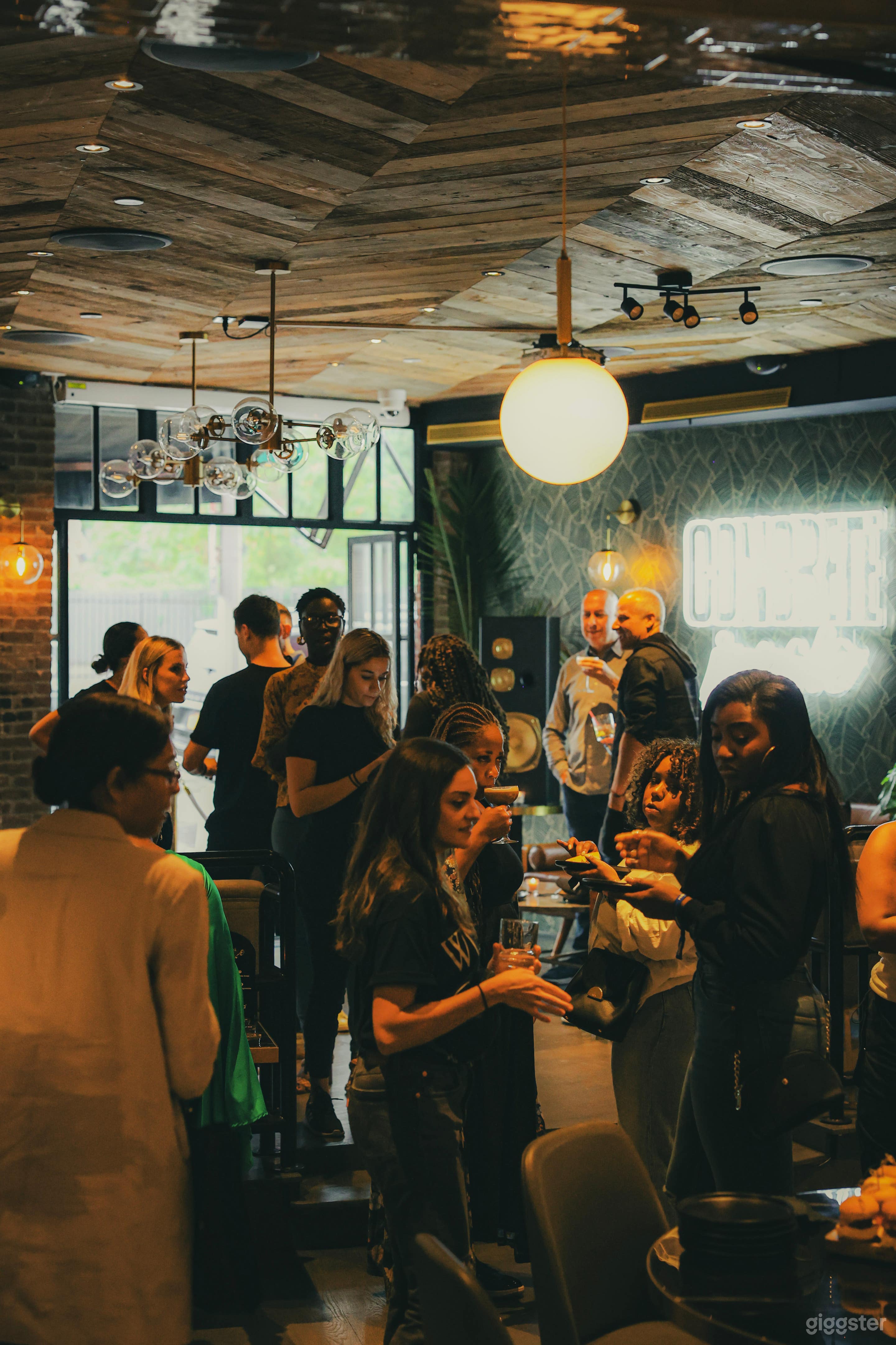 Concrete Jungle Lounge Photo 4