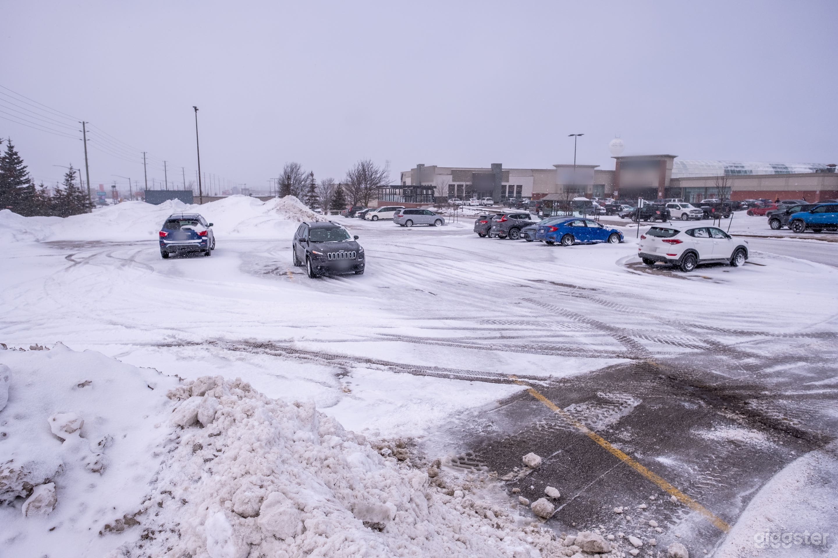 Large Exterior Parking Lot in Barrie Photo 4