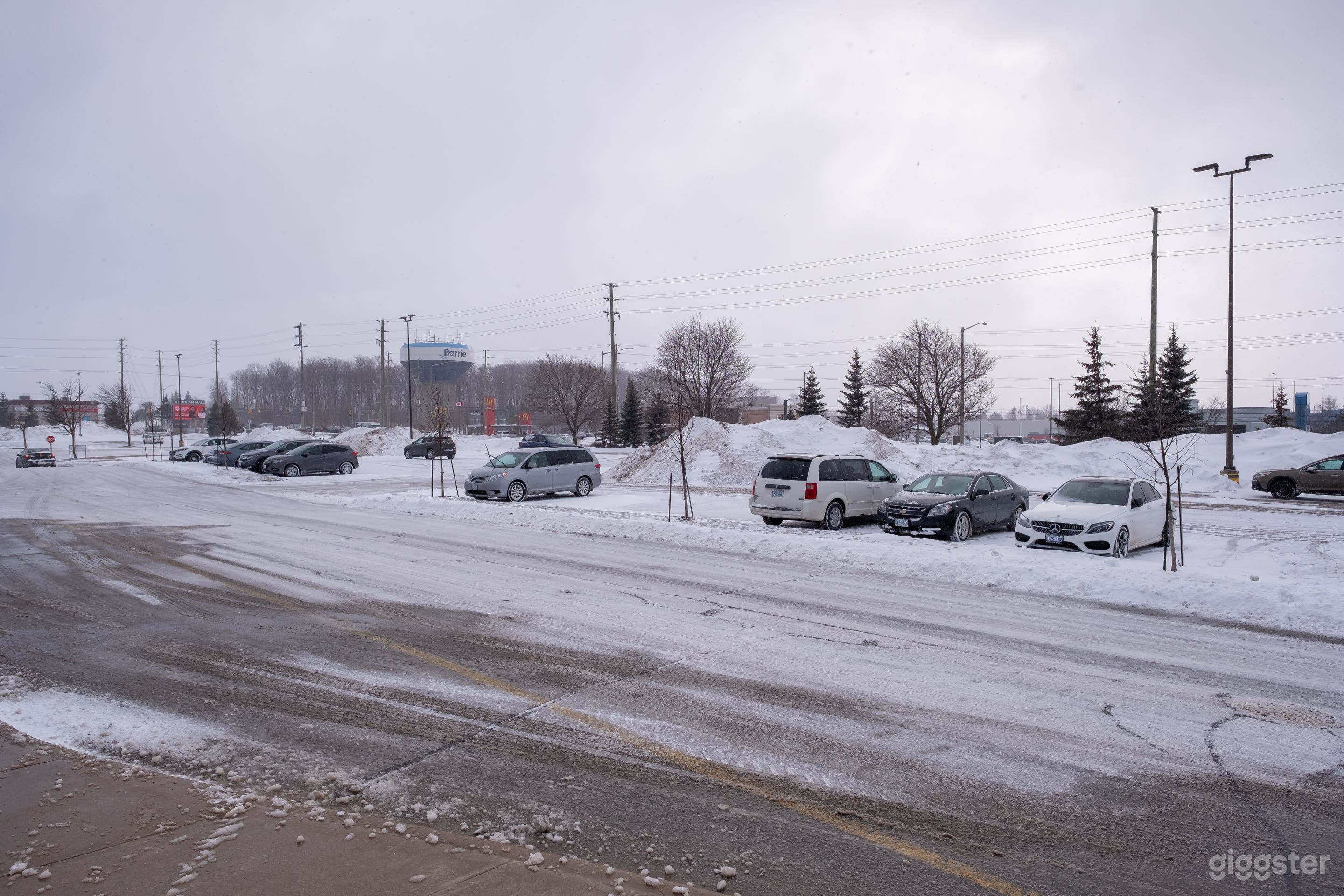 Large Exterior Parking Lot in Barrie Photo 3