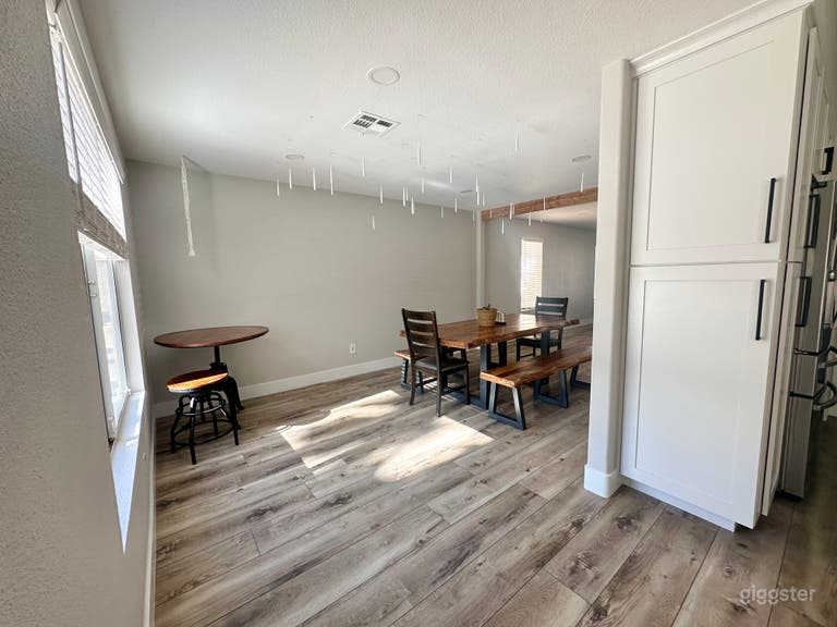  Modern Indoor-Outdoor Venue w/Poolside, zipline & basket 