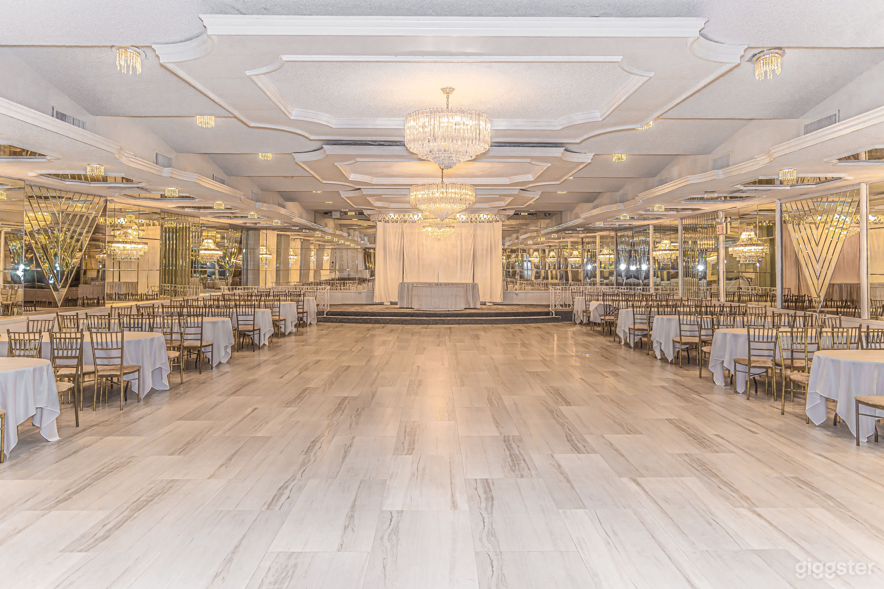 Imperial Room Photo 1