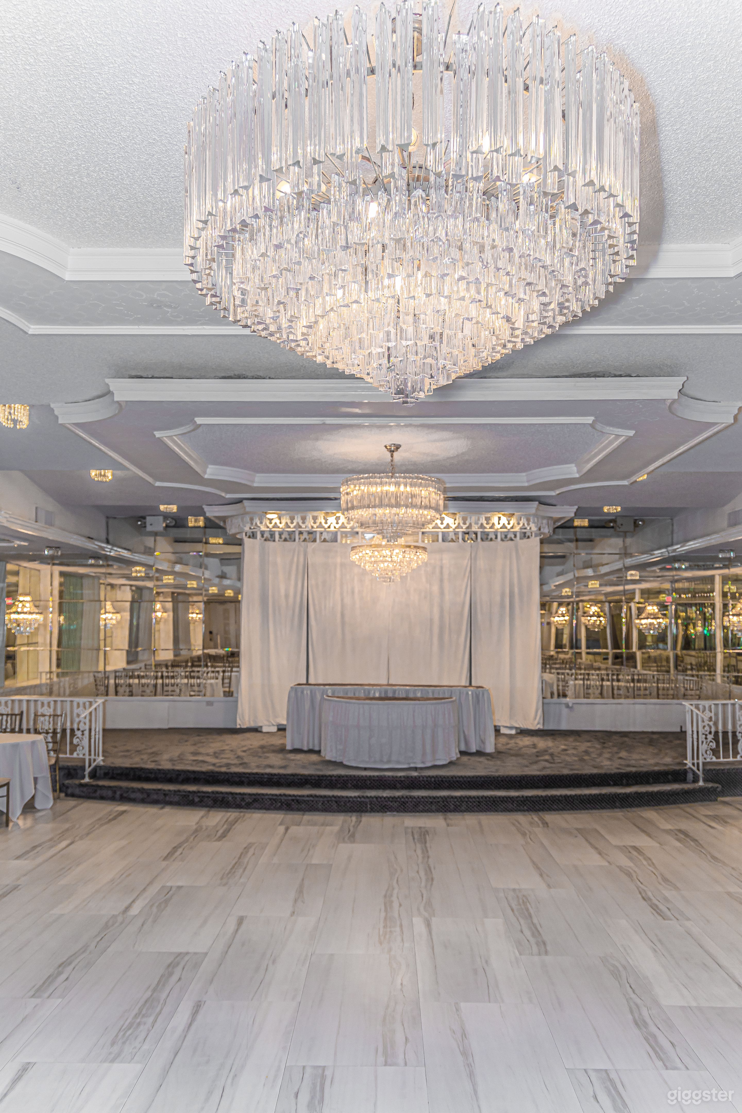 Imperial Room Photo 4