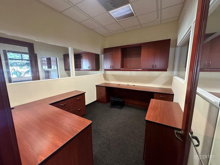 Elegant Dressed Office Space w/ Lots of Parking  