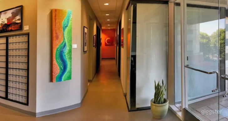 Unique Event Layout Set in a Stunning Art Gallery in Vista Photo 3