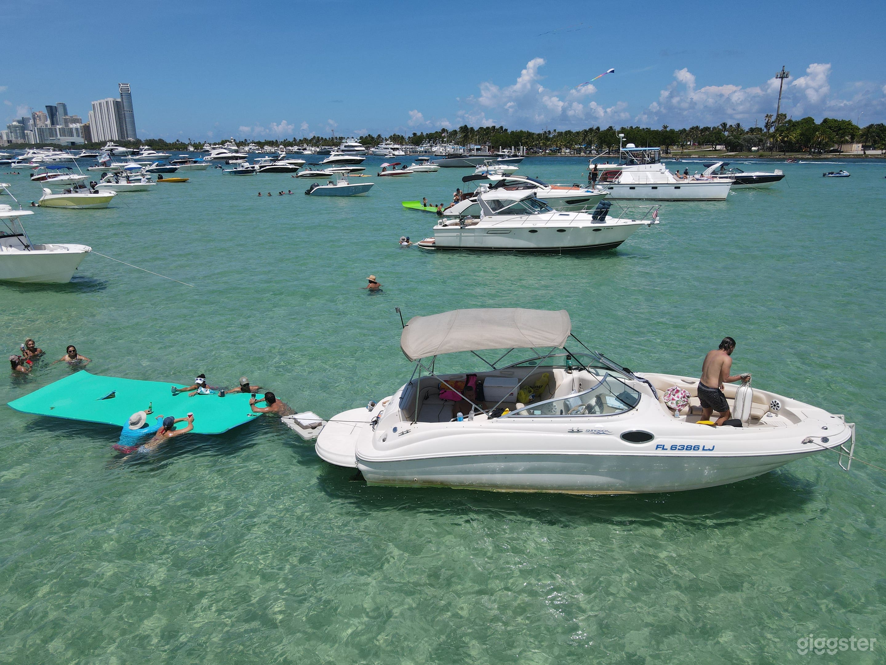 26' Searay Sundeck Yacht Photo 1