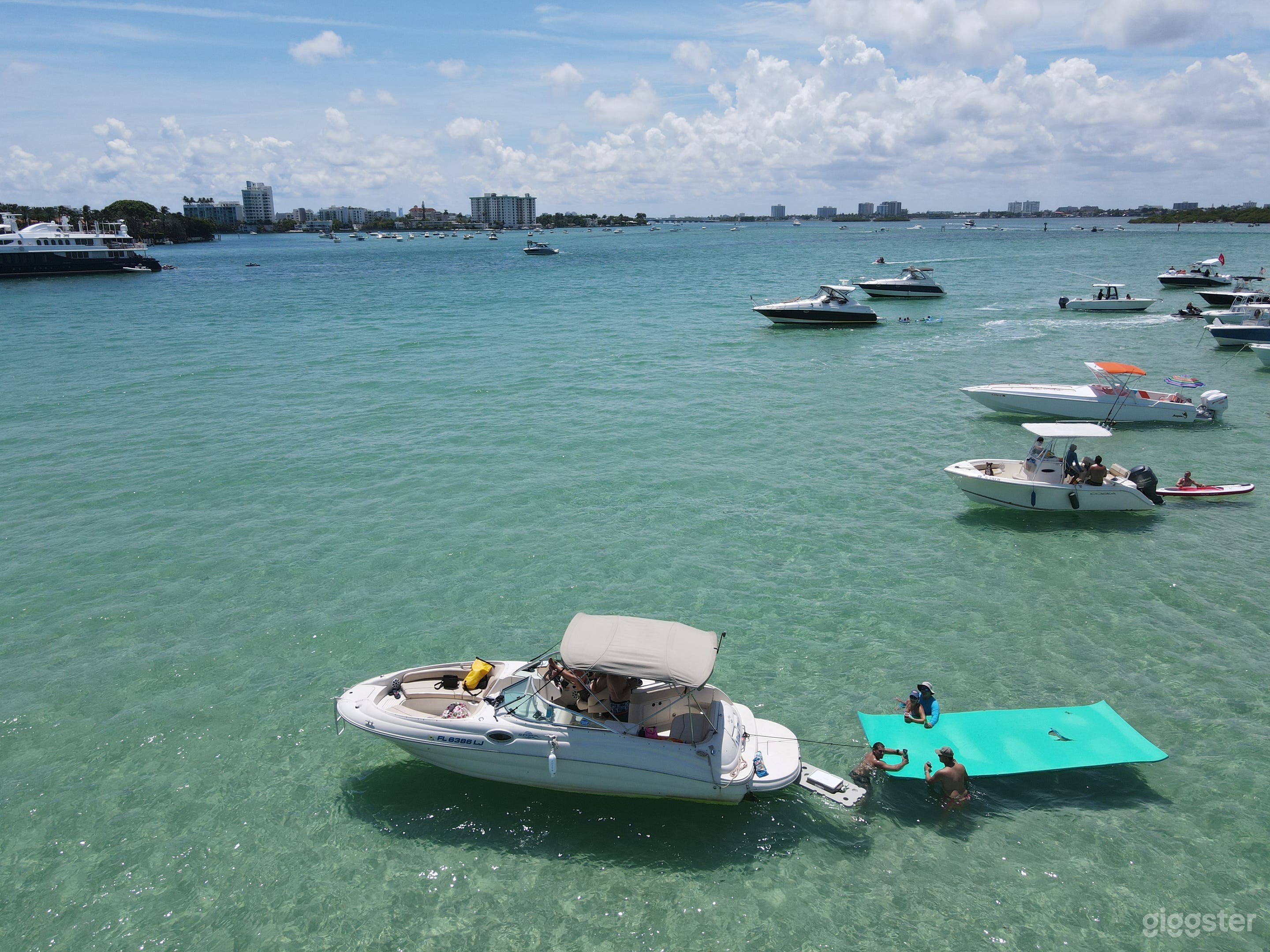 26' Searay Sundeck Yacht Photo 4