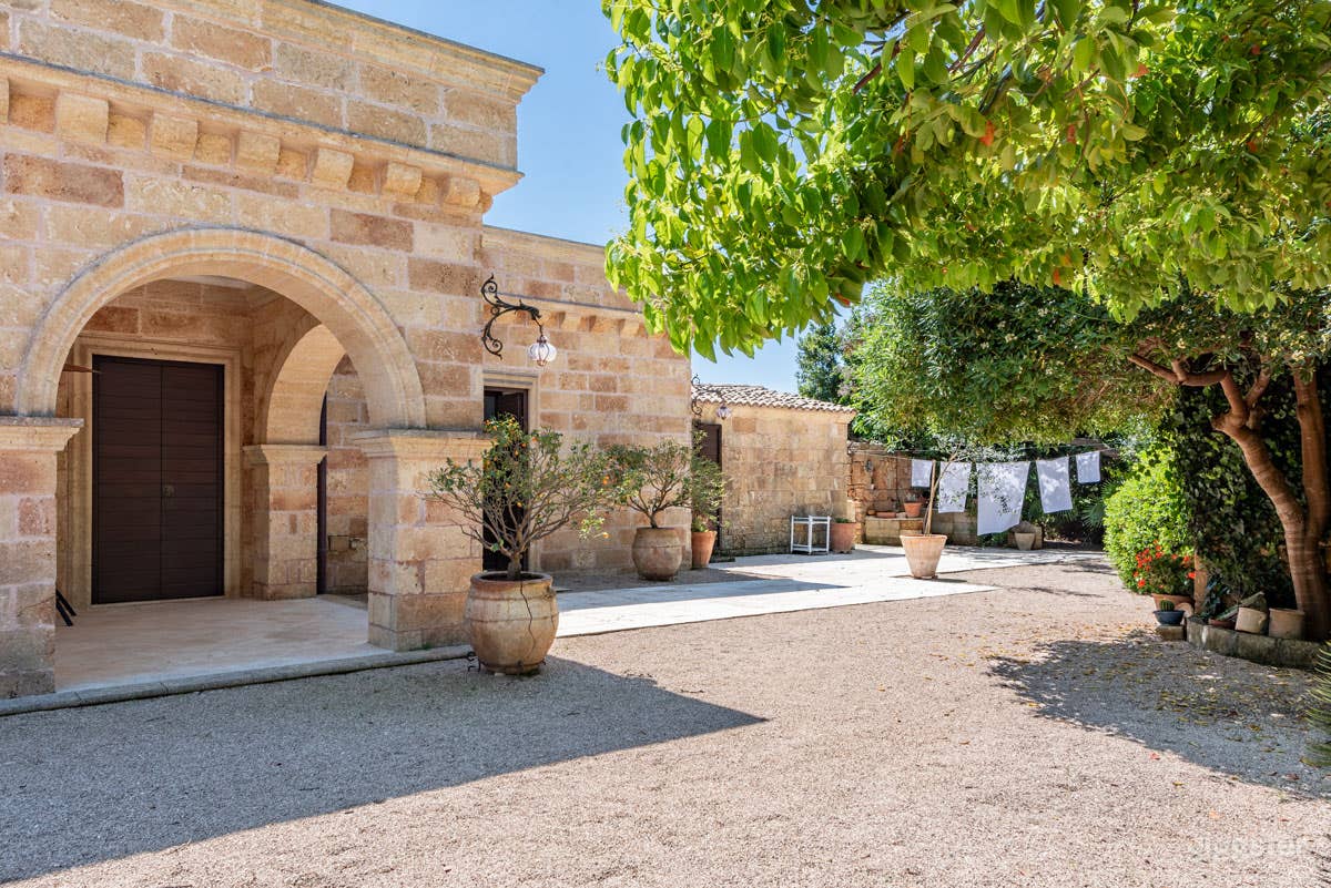 Elegant Stone Country House With Lush Garden Photo 3