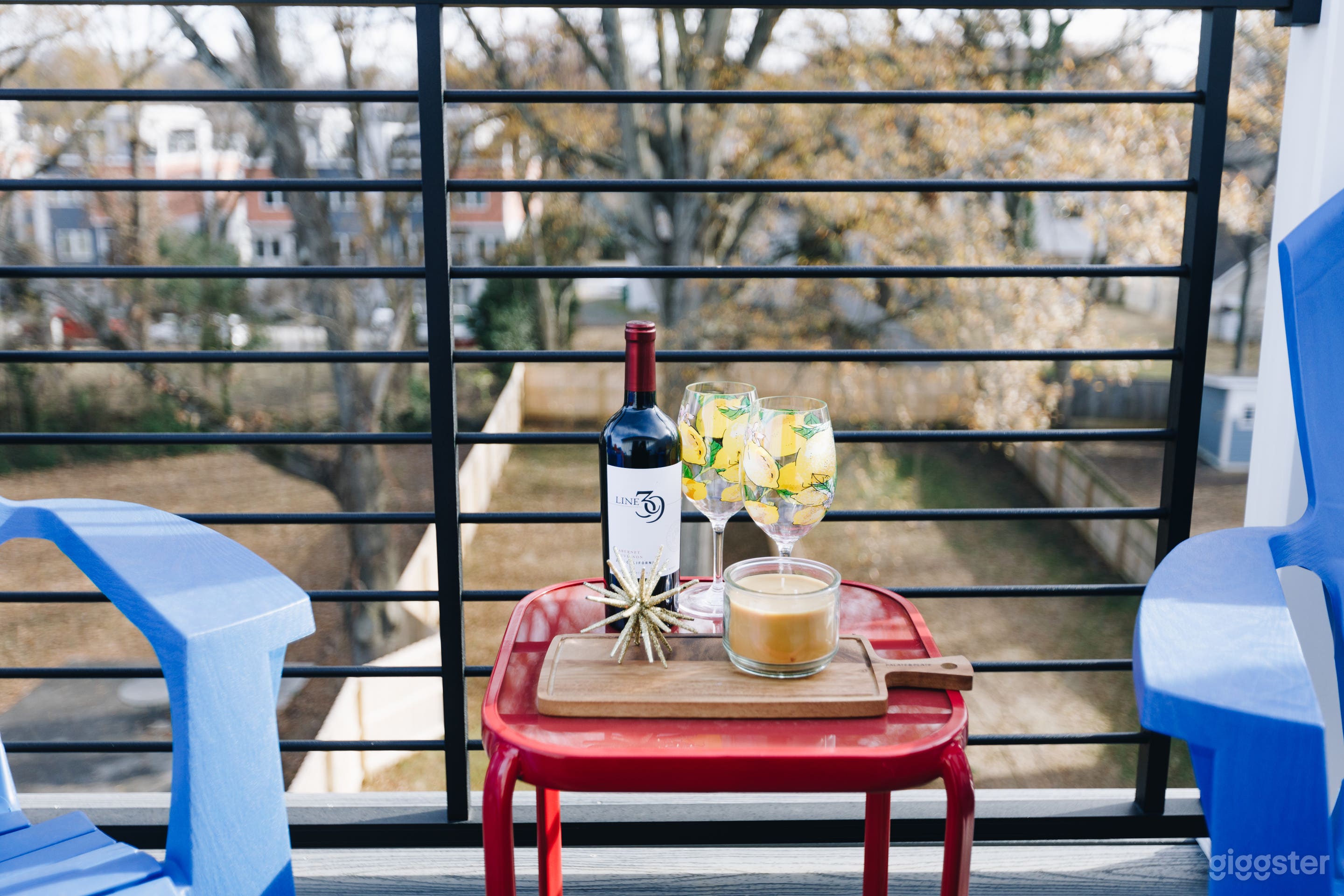 Dinner Party &amp; Photoshoot Modern Townhome Photo 2