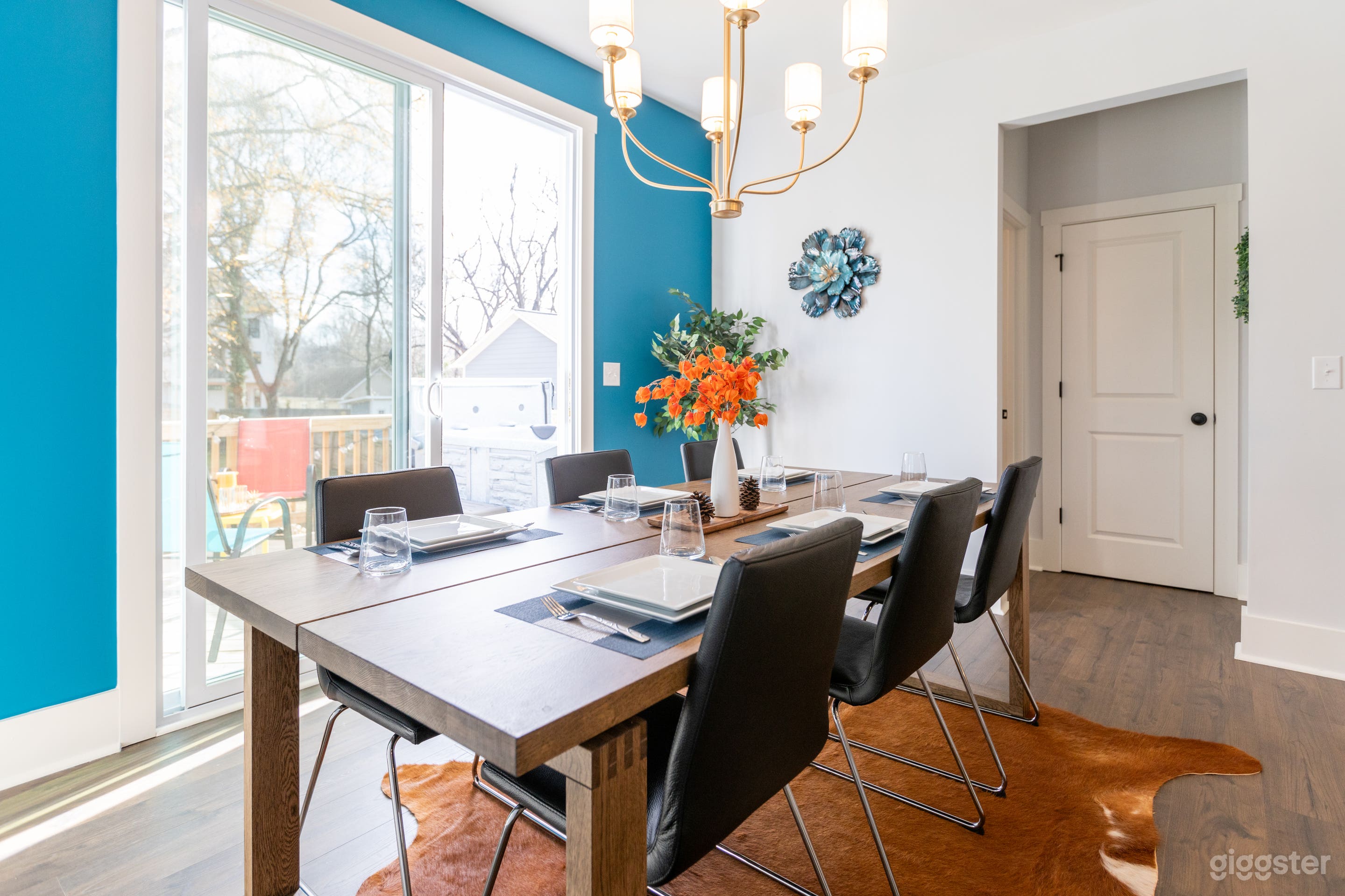 Dinner Party &amp; Photoshoot Modern Townhome Photo 1