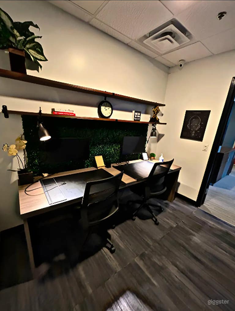  Fully Equipped Meeting Room for 2 