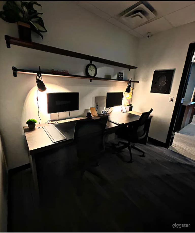  Fully Equipped Meeting Room for 2 