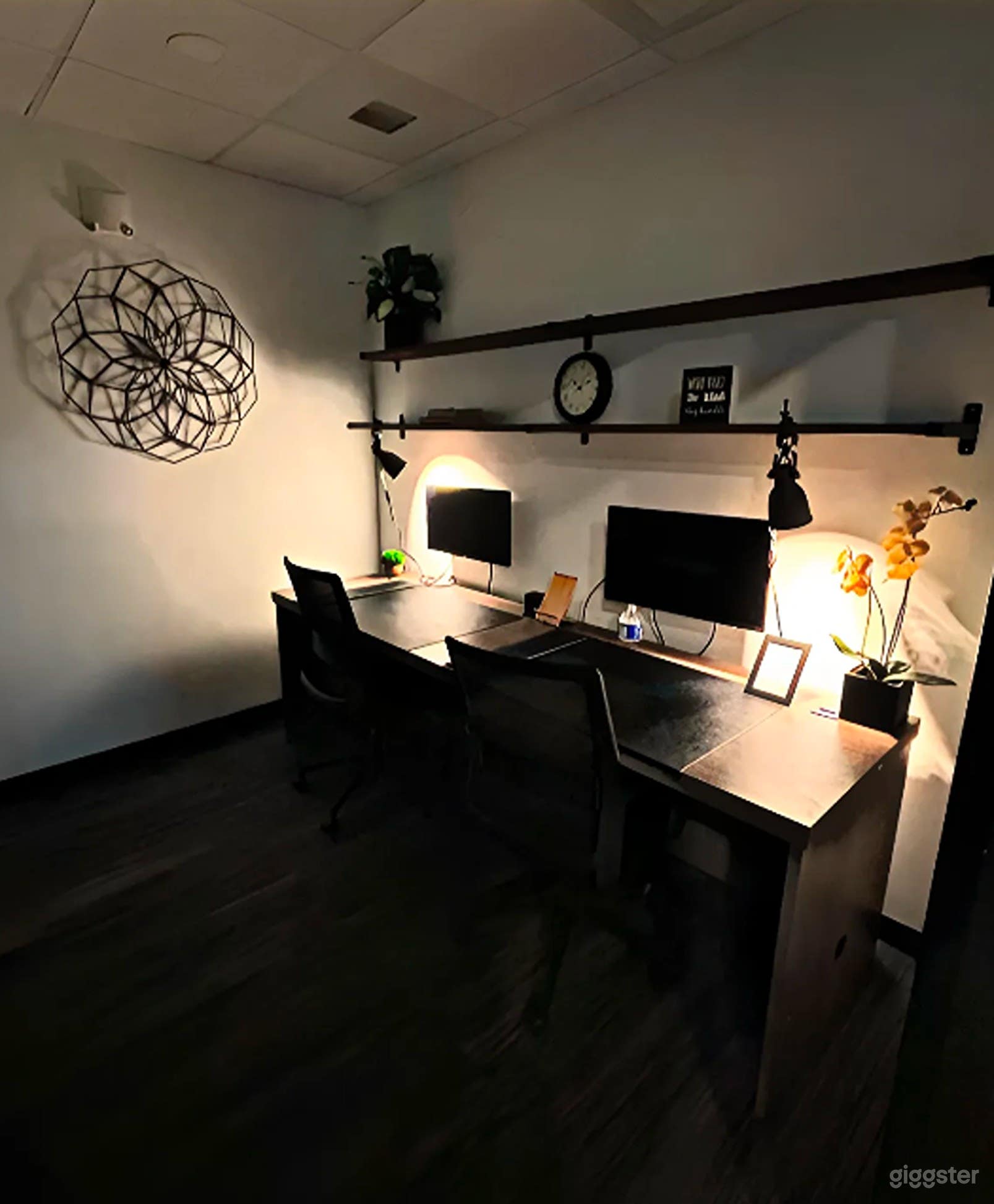 Fully Equipped Meeting Room for 2 Photo 2