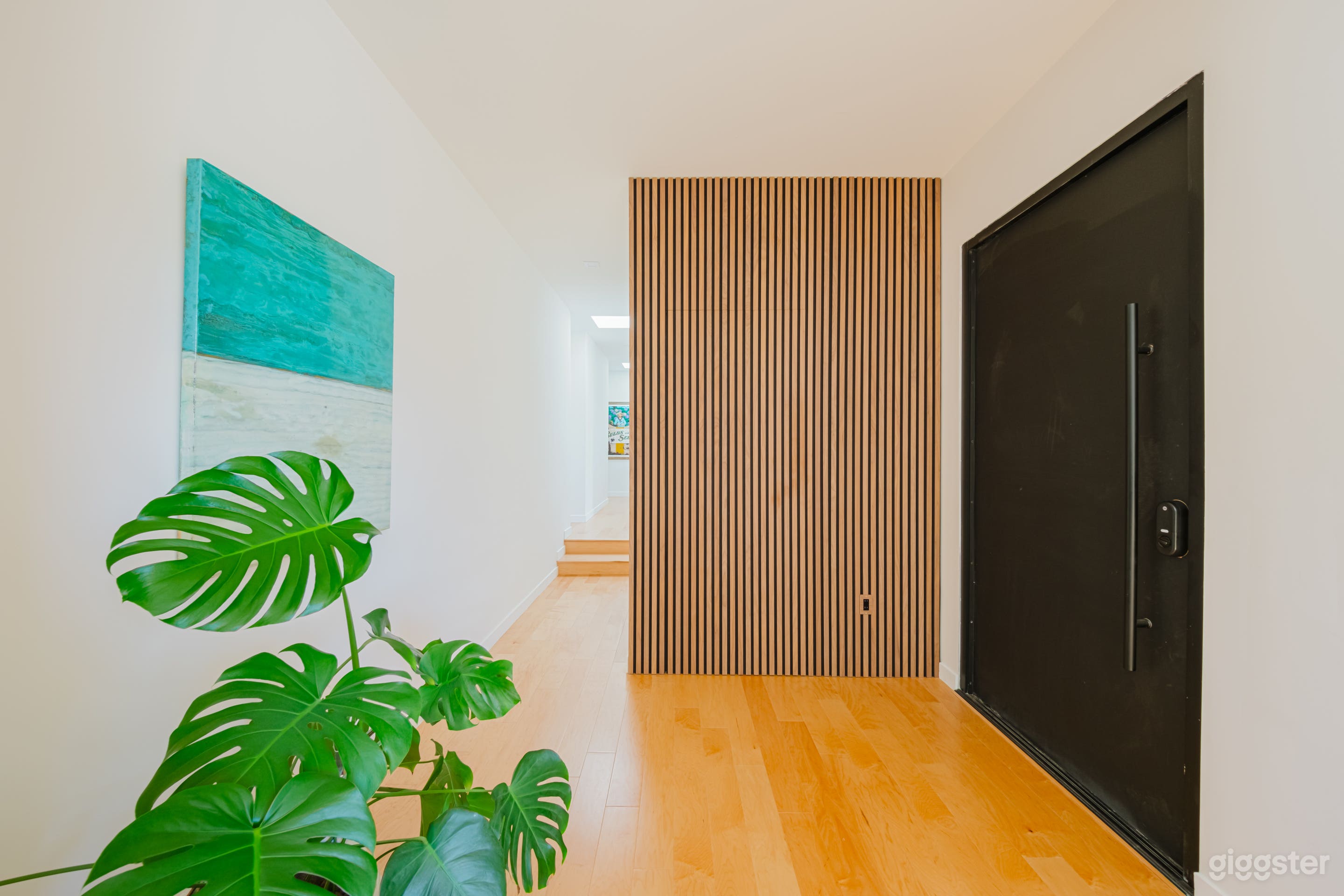 VIEW PARK CONTEMPORARY OASIS WITH MODERN CHARM Photo 4