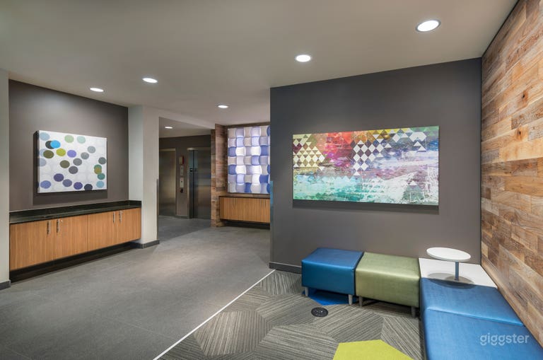  The Cube – Colorful Lounge in University District 