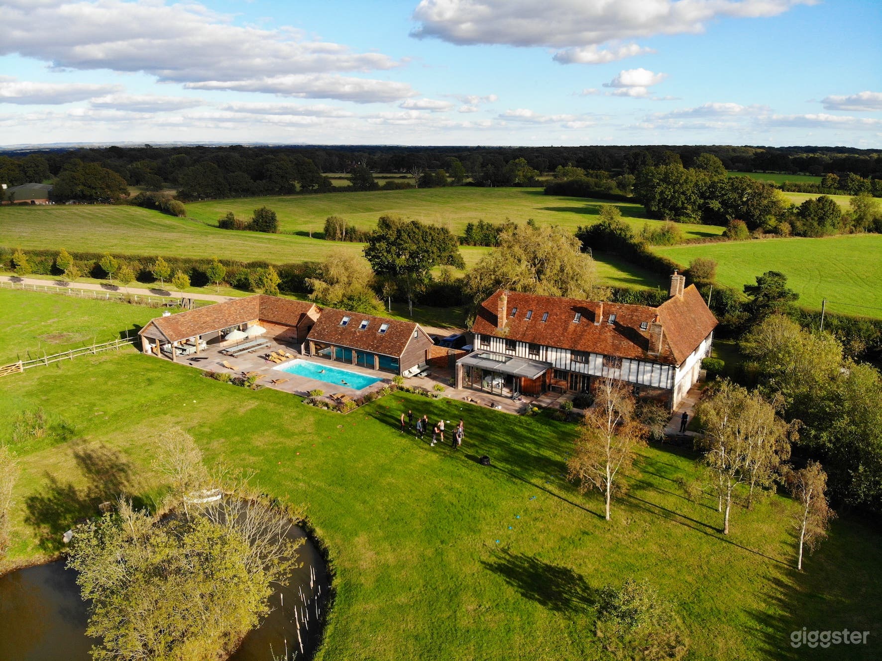 Tudor House Private setting with full leisure complex  Photo 1