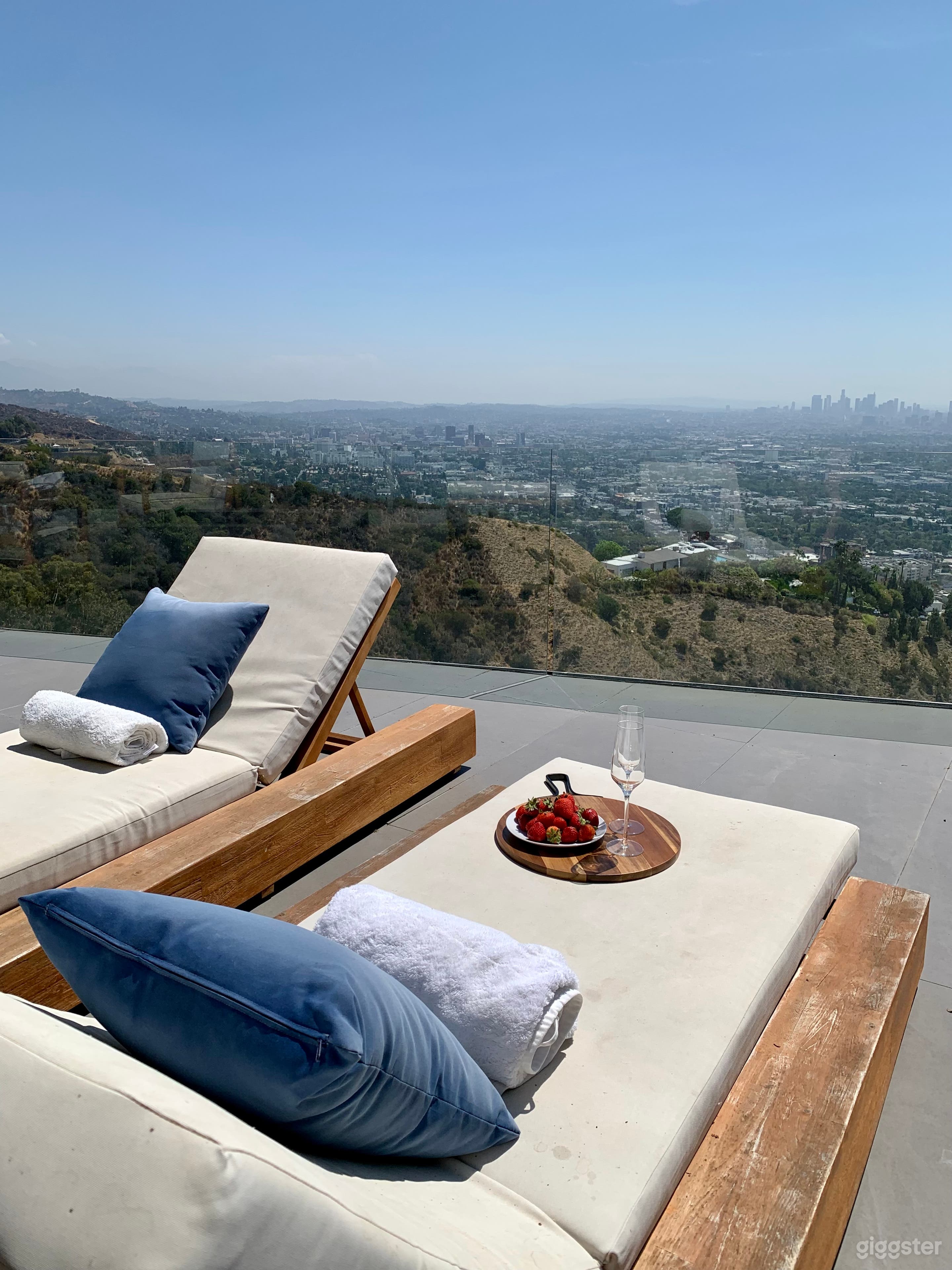 Soaring Hollywood Hills Villa  Photo 4