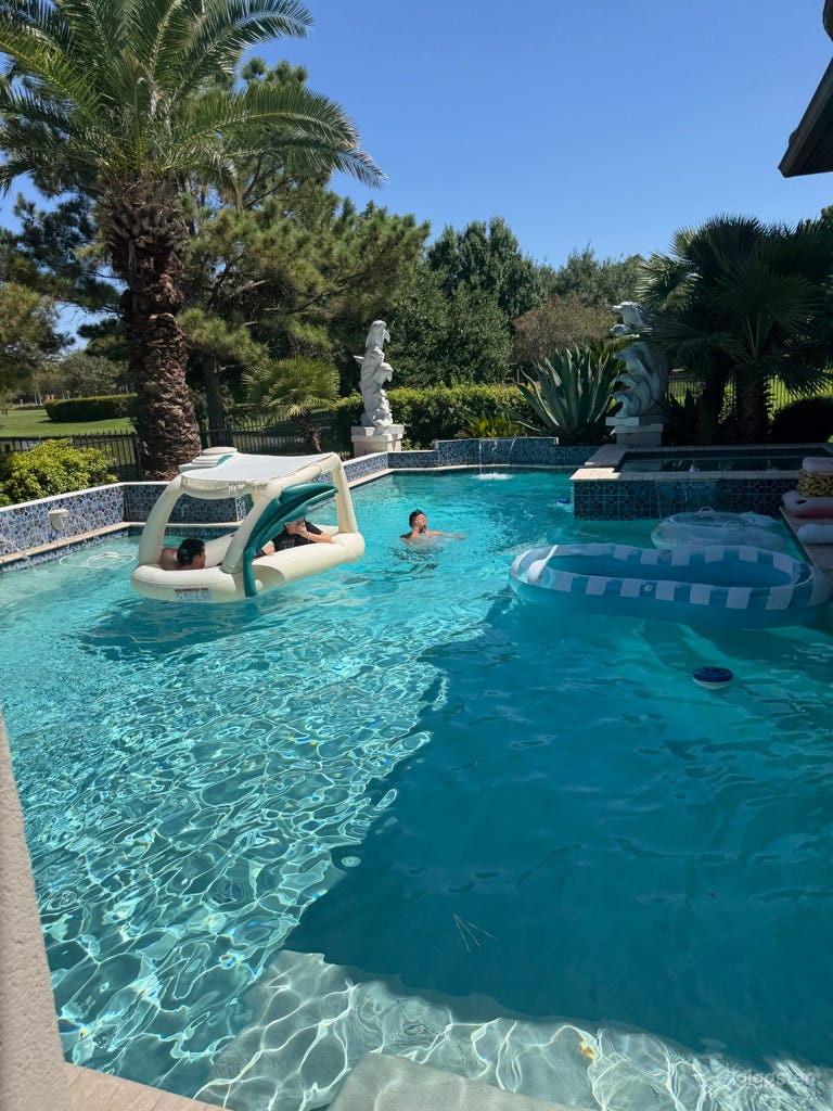  Luxuriöse Pool-Location zur Miete – Privater Garten 26 Pool 
