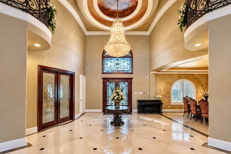  Luxury Poolside Venue Rental – Private Backyard & Pool 