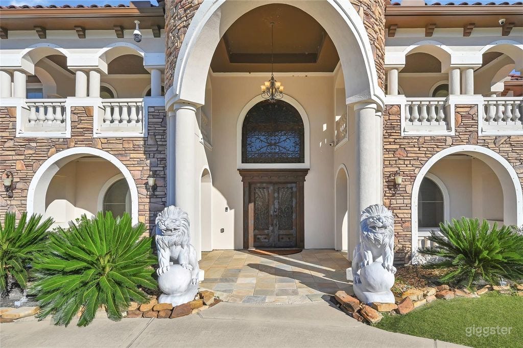 Luxury Poolside Venue Rental – Private Backyard & Pool Photo 3