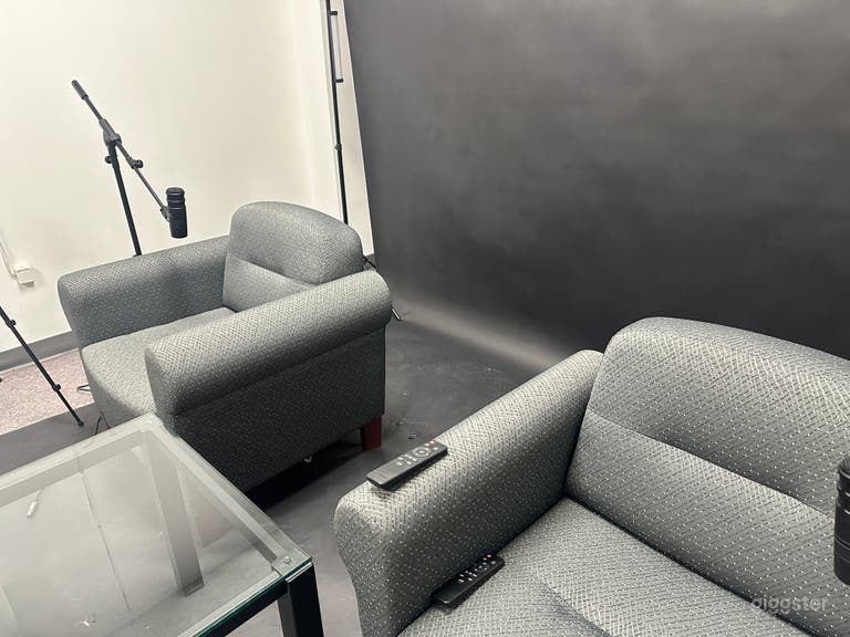  Studio de Podcast & Interview | Configuration à deux fauteuils | Audio propre 