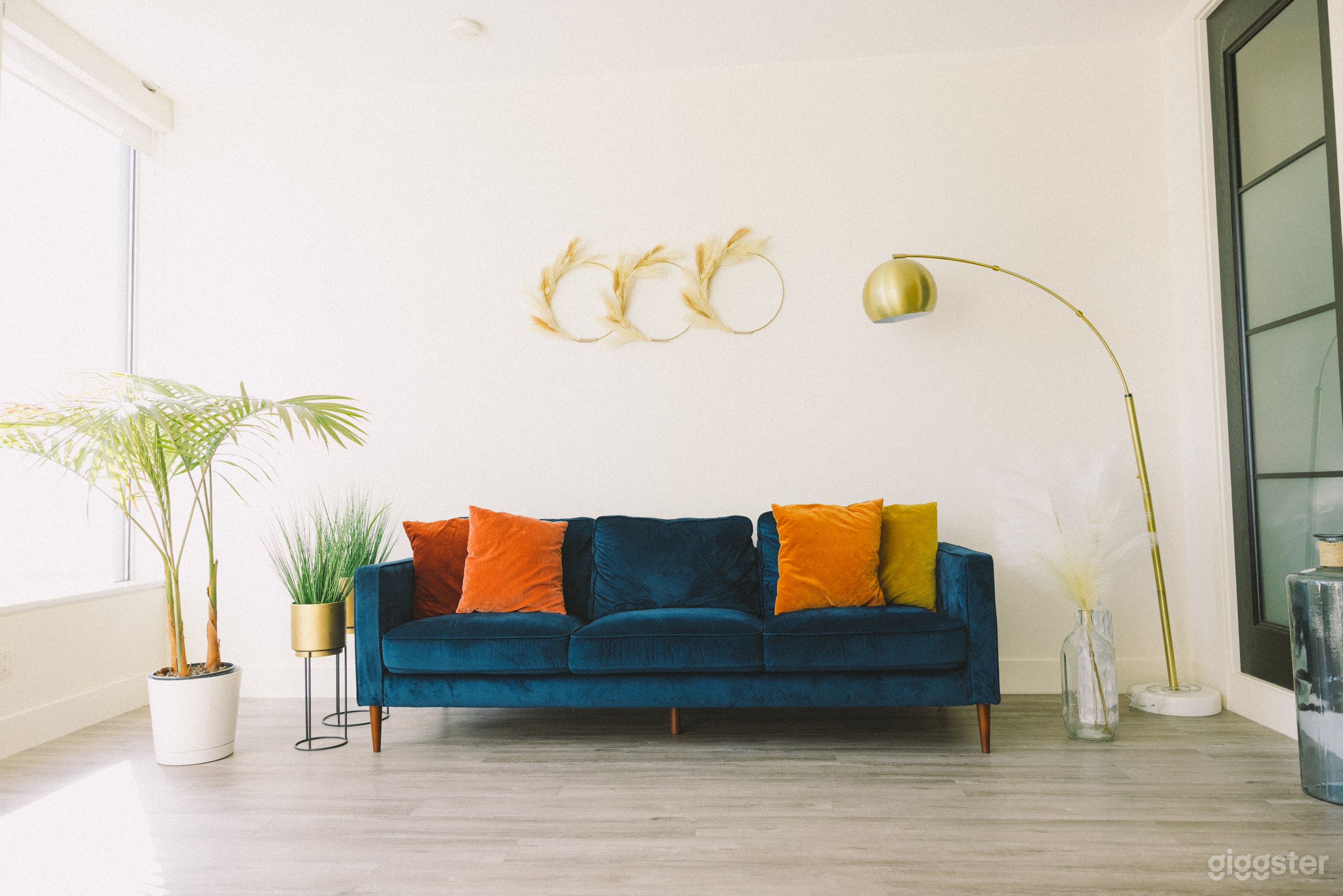 DTLA High Rise Modern Loft Photo 3