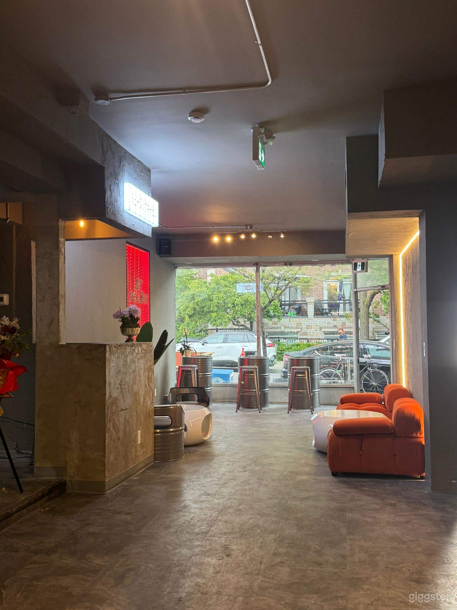 Toronto's biggest and most vibrant social venue! Photo 2