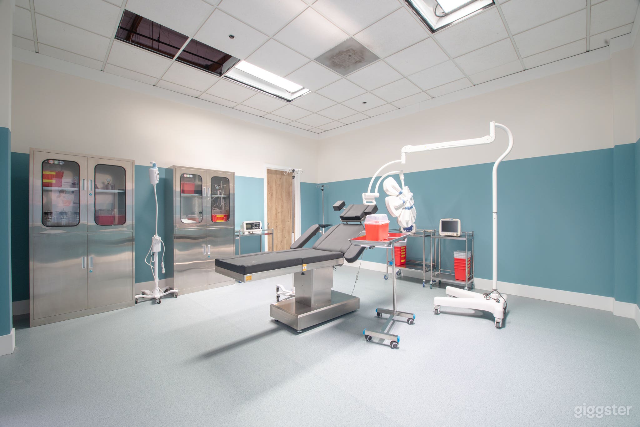 Hospital Standing Set | 12ft Ceiling | 7-Zone | RGB Lighting Photo 1