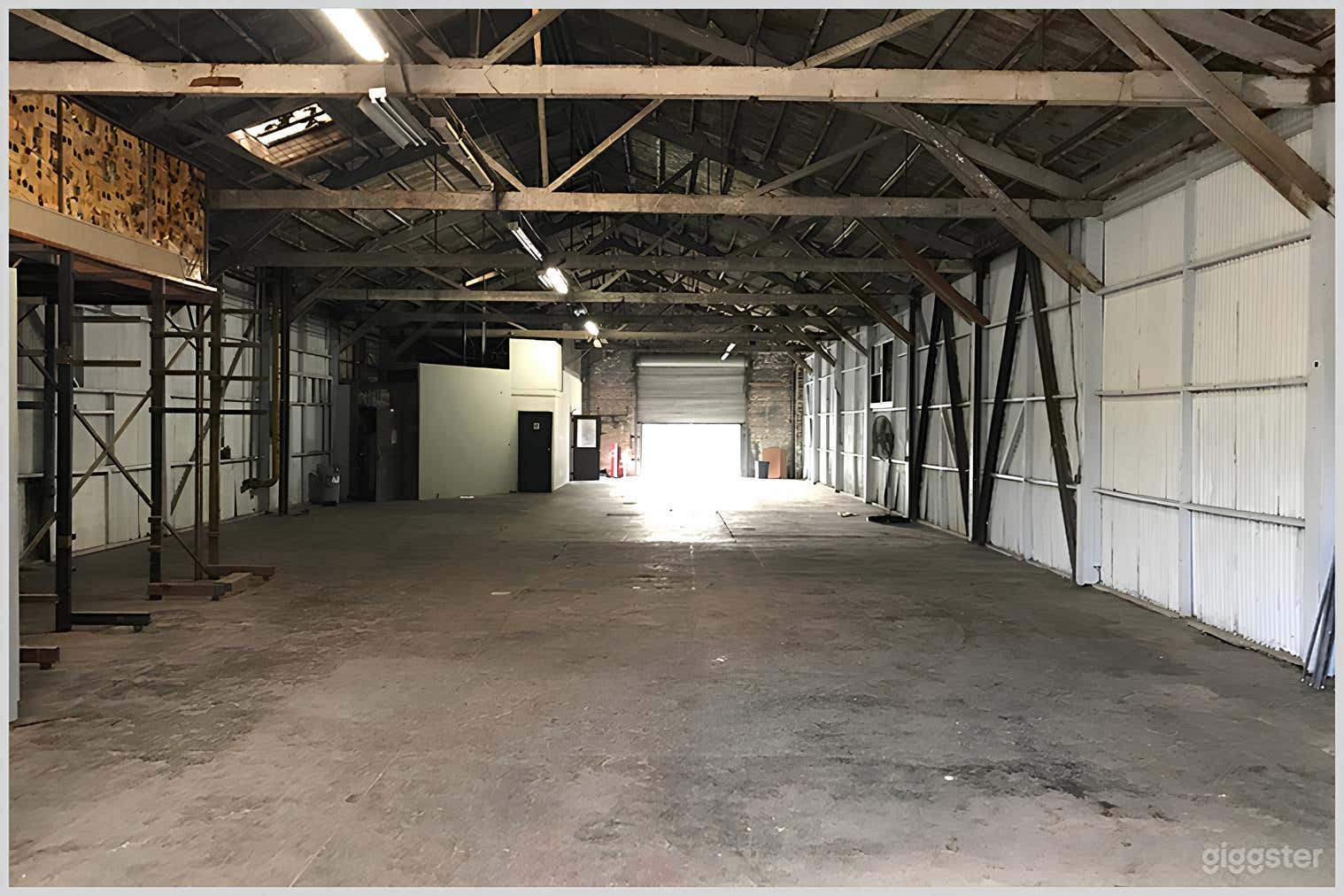 Industrial 1333 Warehouse Photo 2