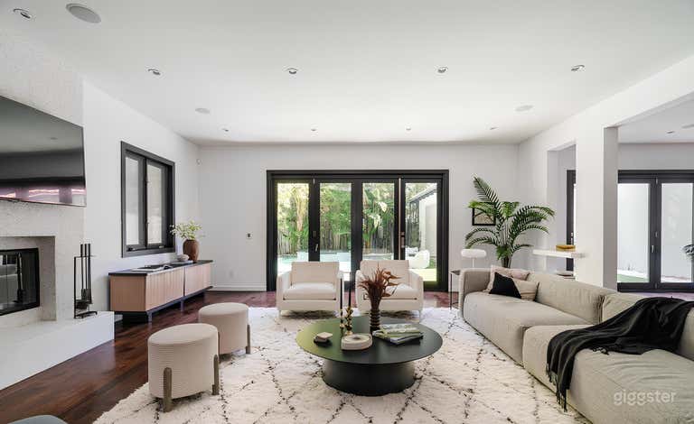  Mod Villa with Recording Studio and Pool/ Cabana 