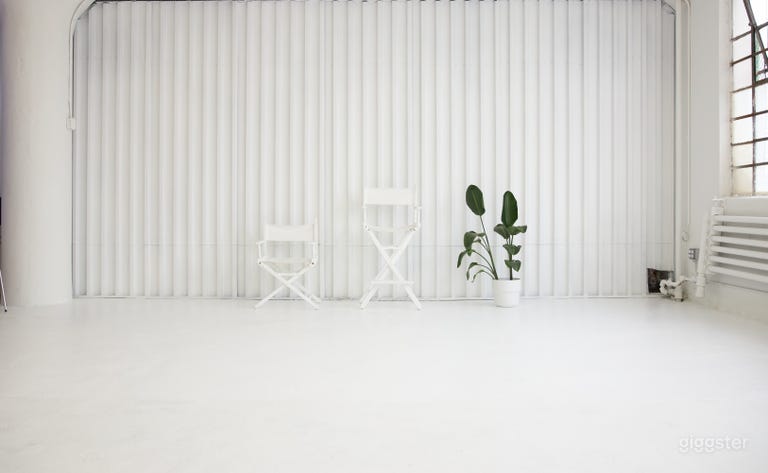  Daylight Studio with Cyc Wall 