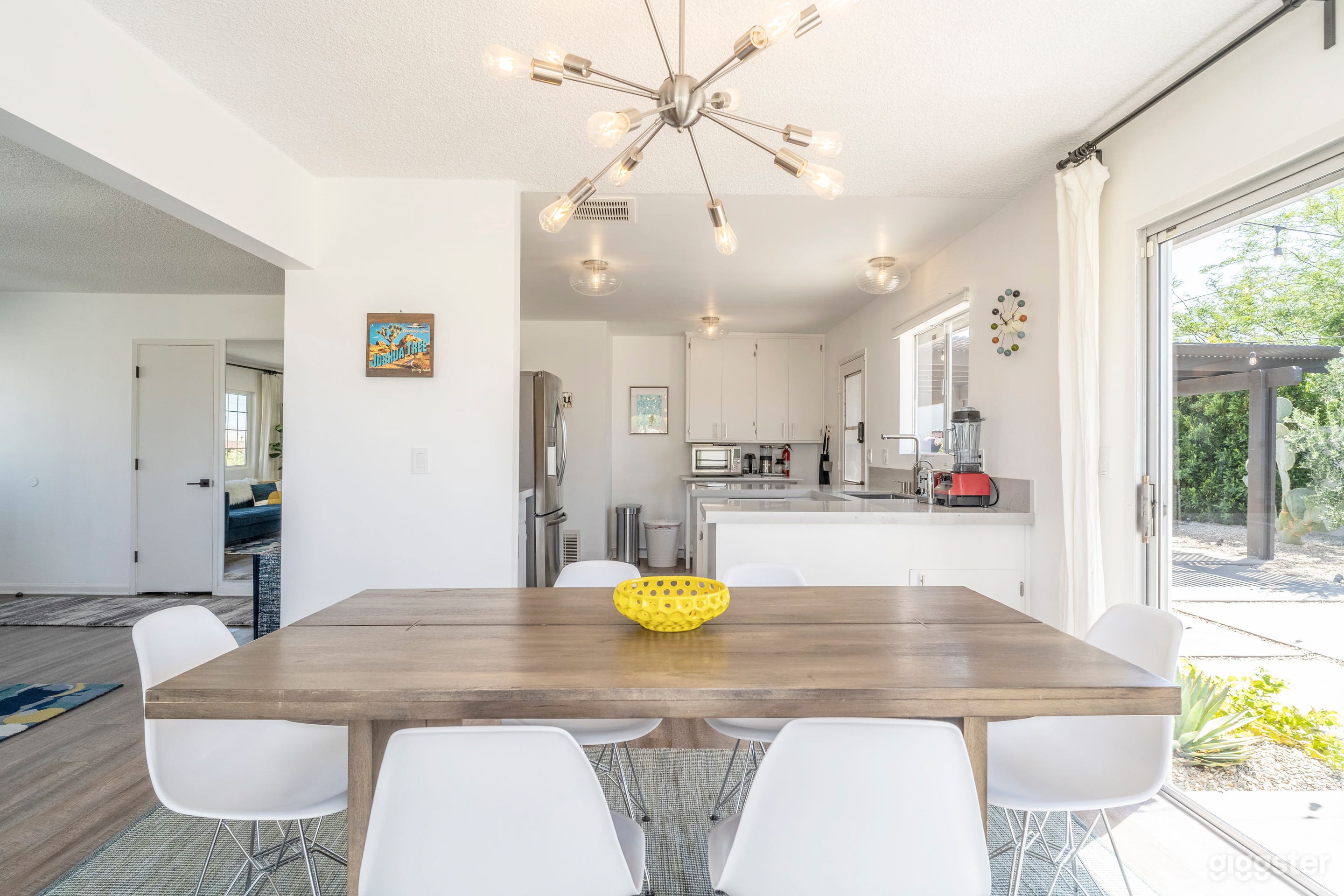 Mid Century Ranch House with Chill Desert Vibes Photo 3