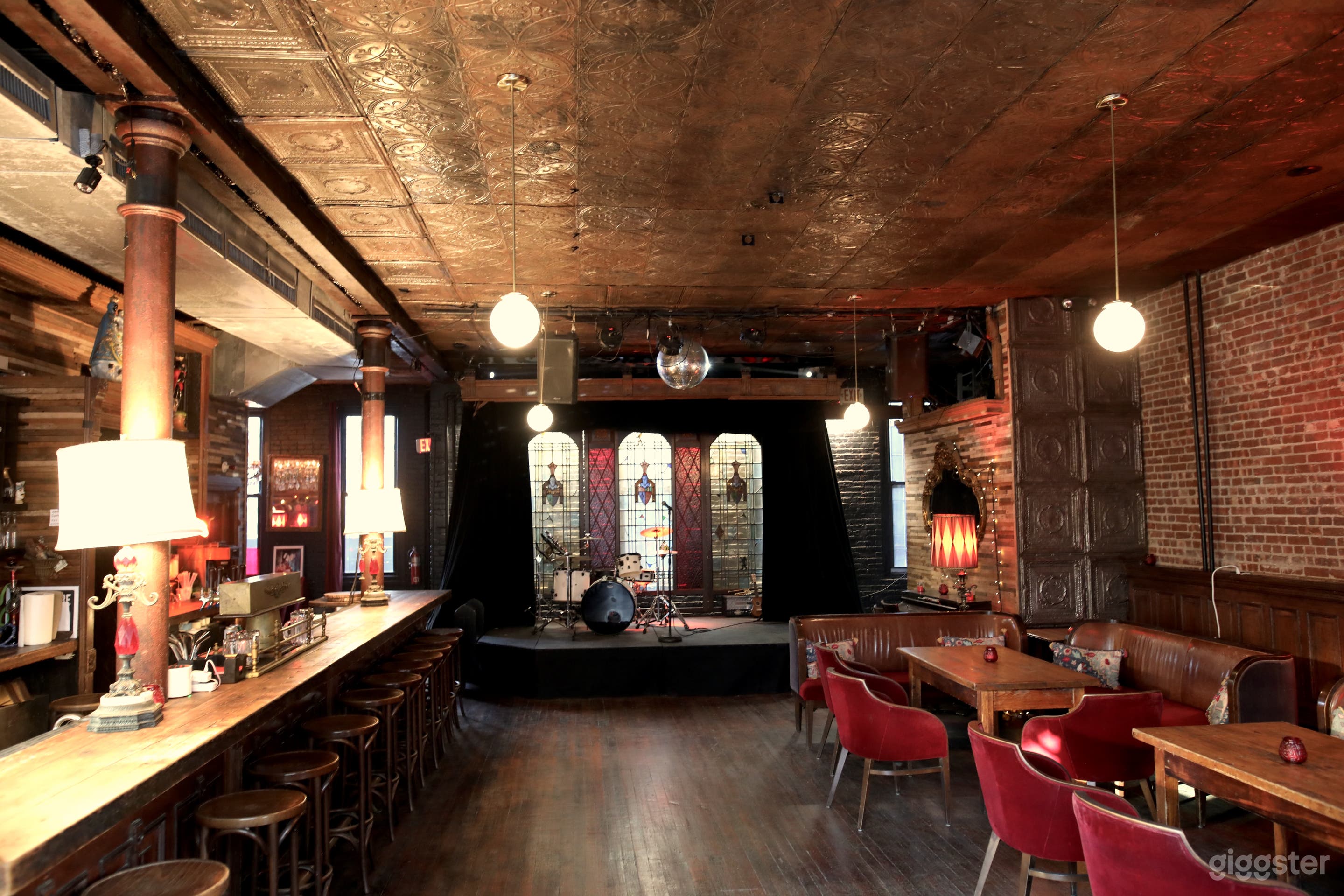 Historical building Bar Venue Antique Apartments  Photo 1