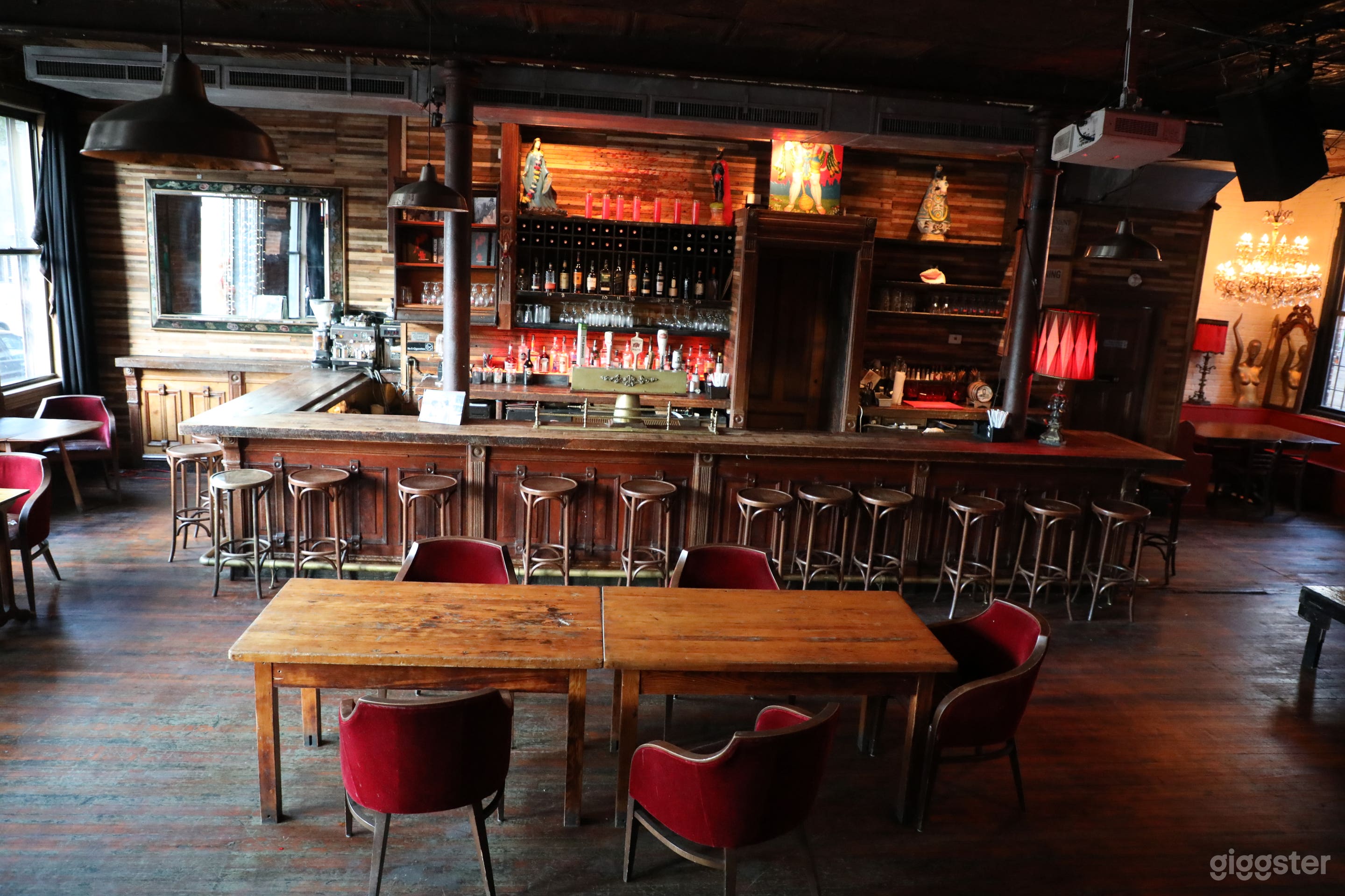 Historical building Bar Venue Antique Apartments  Photo 2