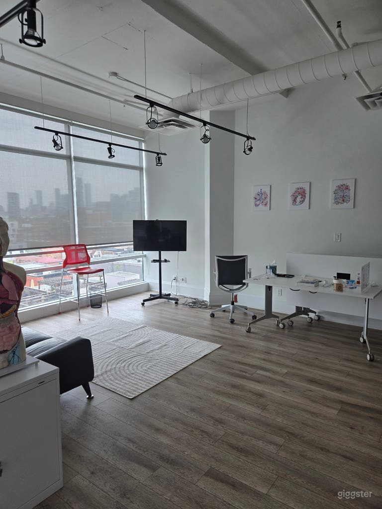  Open Lounge with couch and TV 