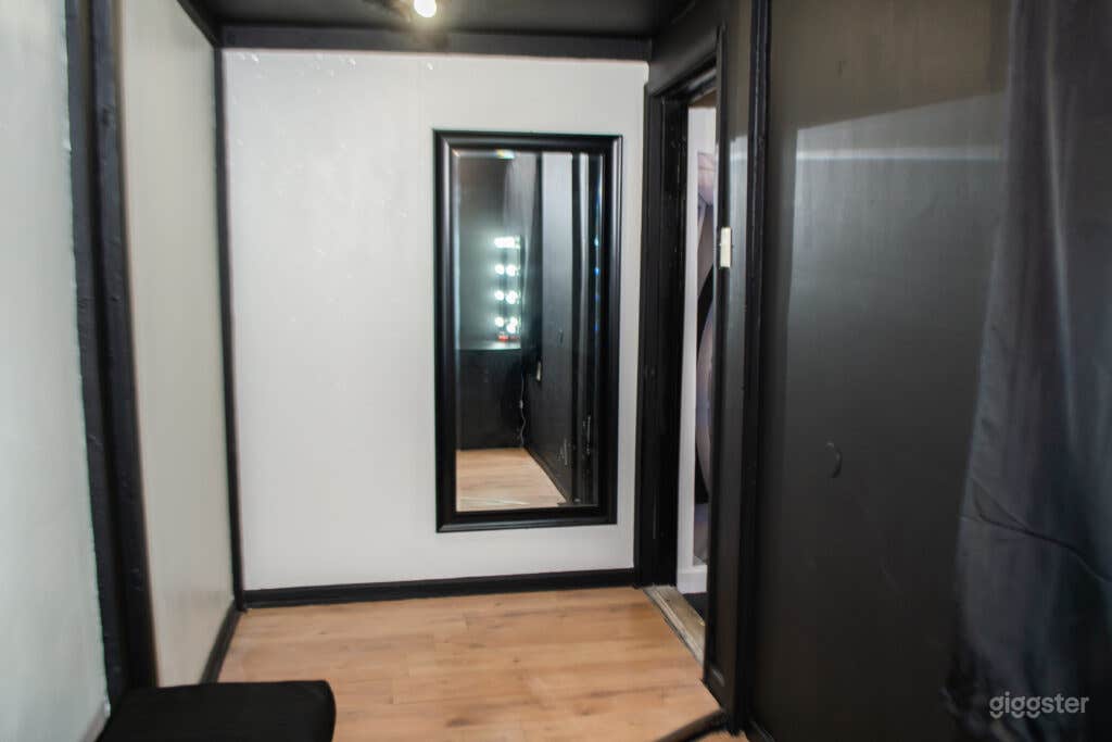 Atmospheric White Site Wall in College Park Photo 4