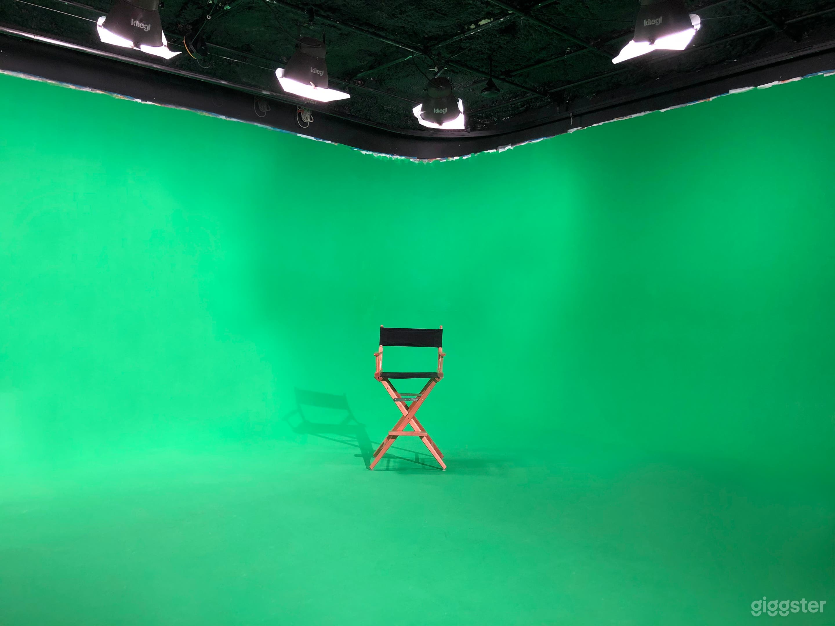 NYC CYC Studio w/ Green screen White CYC Virtual Production Photo 3