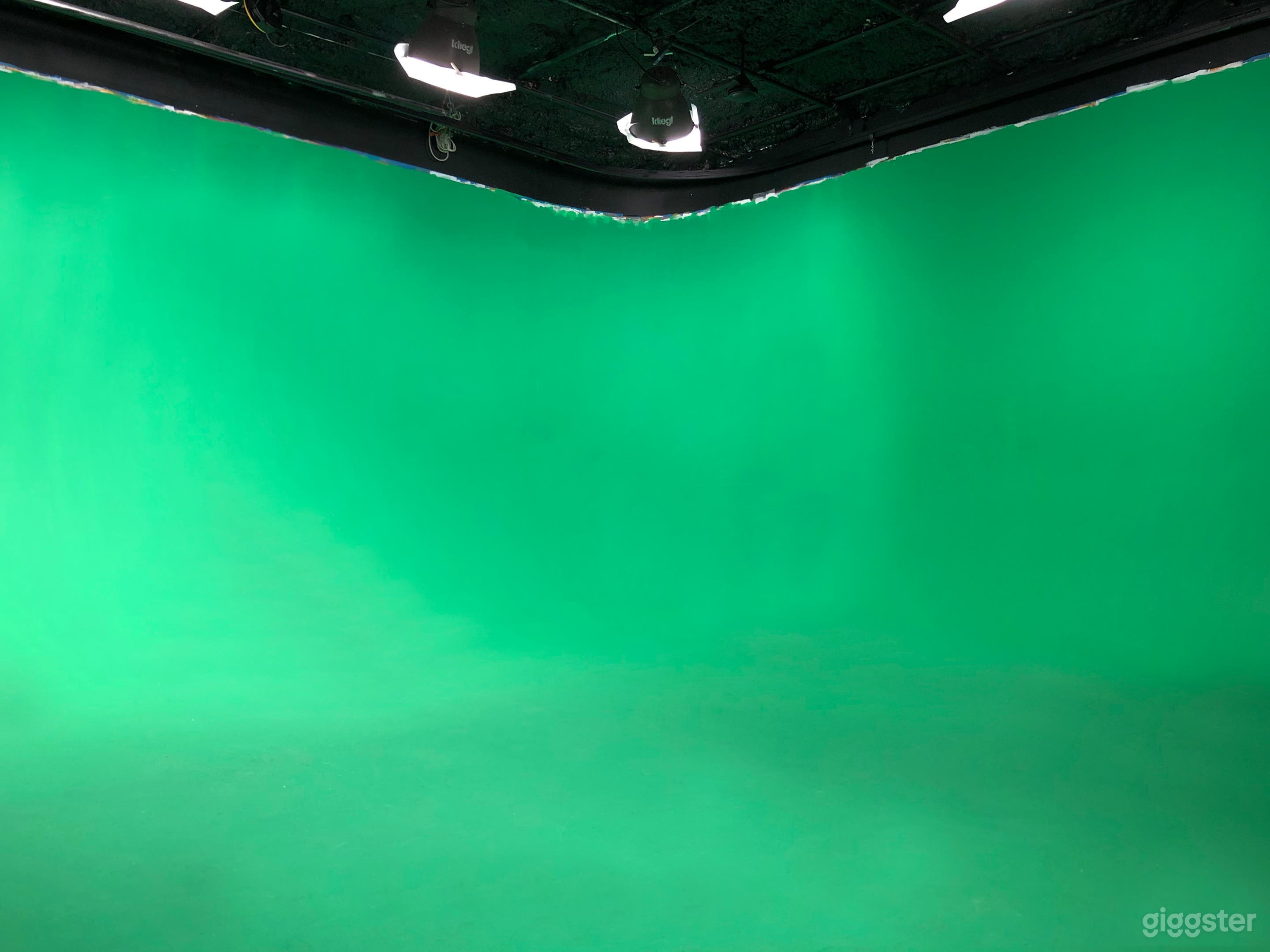 NYC CYC Studio w/ Green screen White CYC Virtual Production Photo 2