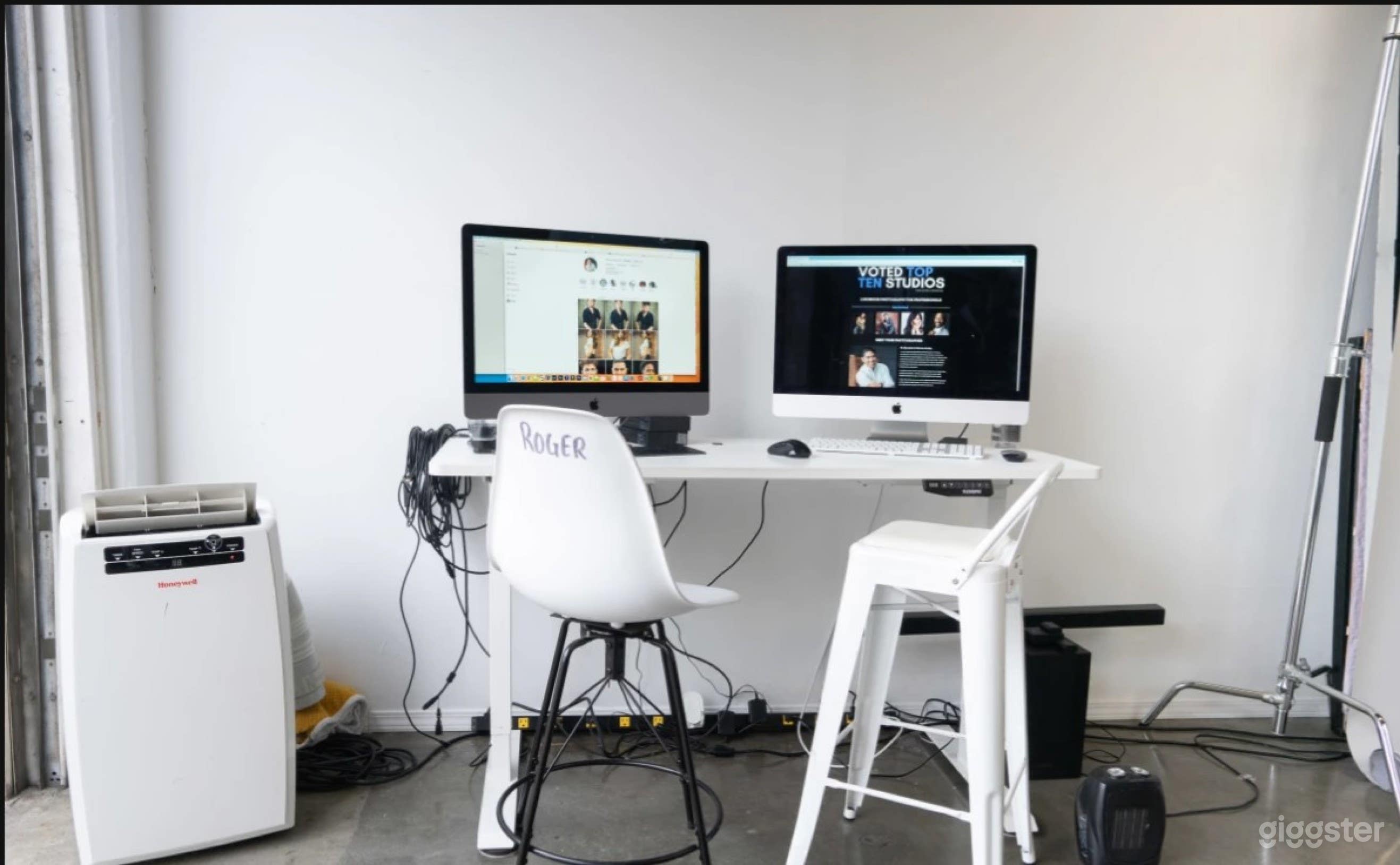 Spacious High Ceiling Photo Studio- Natural Light Photo 4